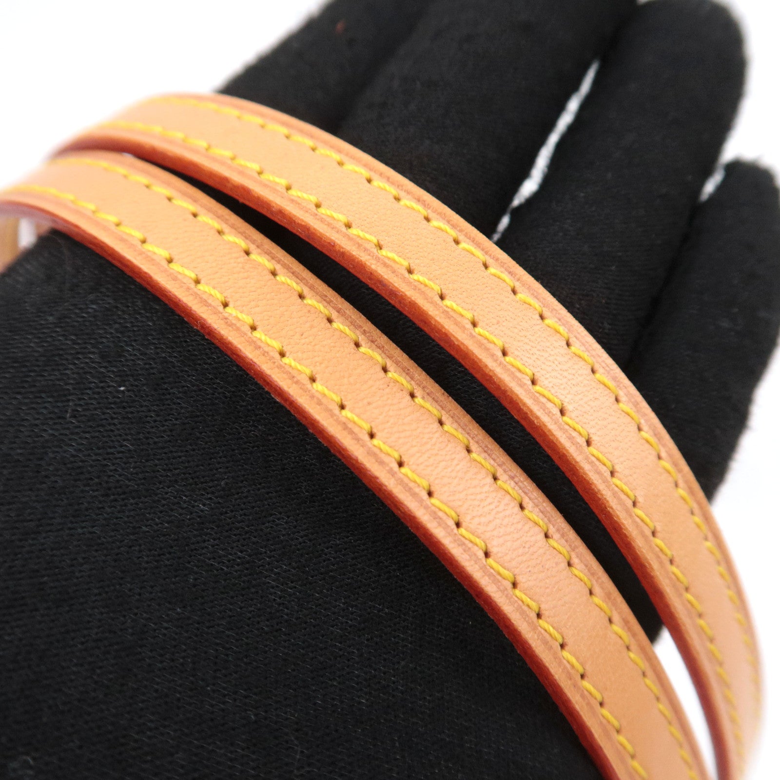 Louis Vuitton Leather Shoulder Strap Length 120cm Width 1.2cm J00145
