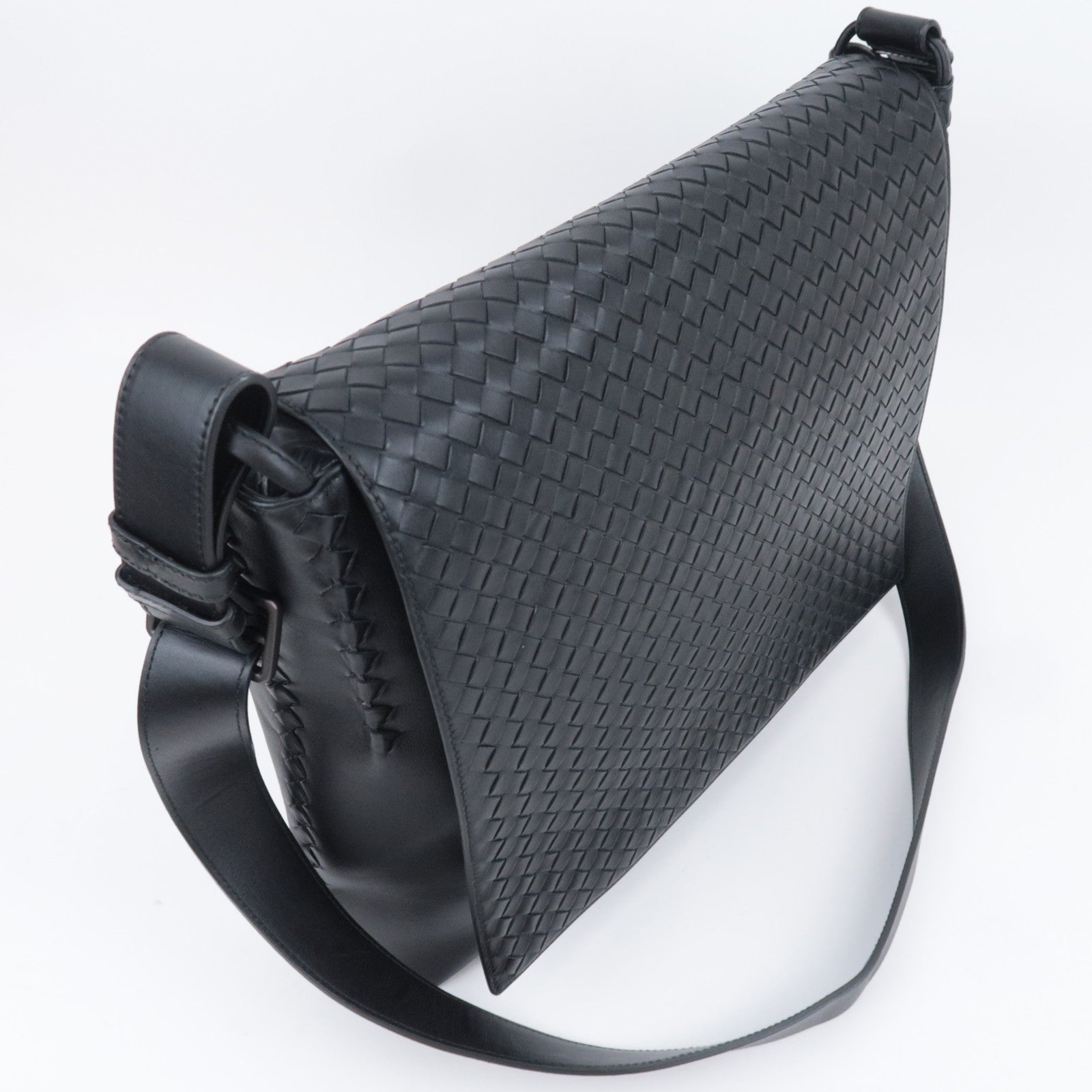 BOTTEGA VENETA Intrecciato Leather Shoulder Bag Black 221065