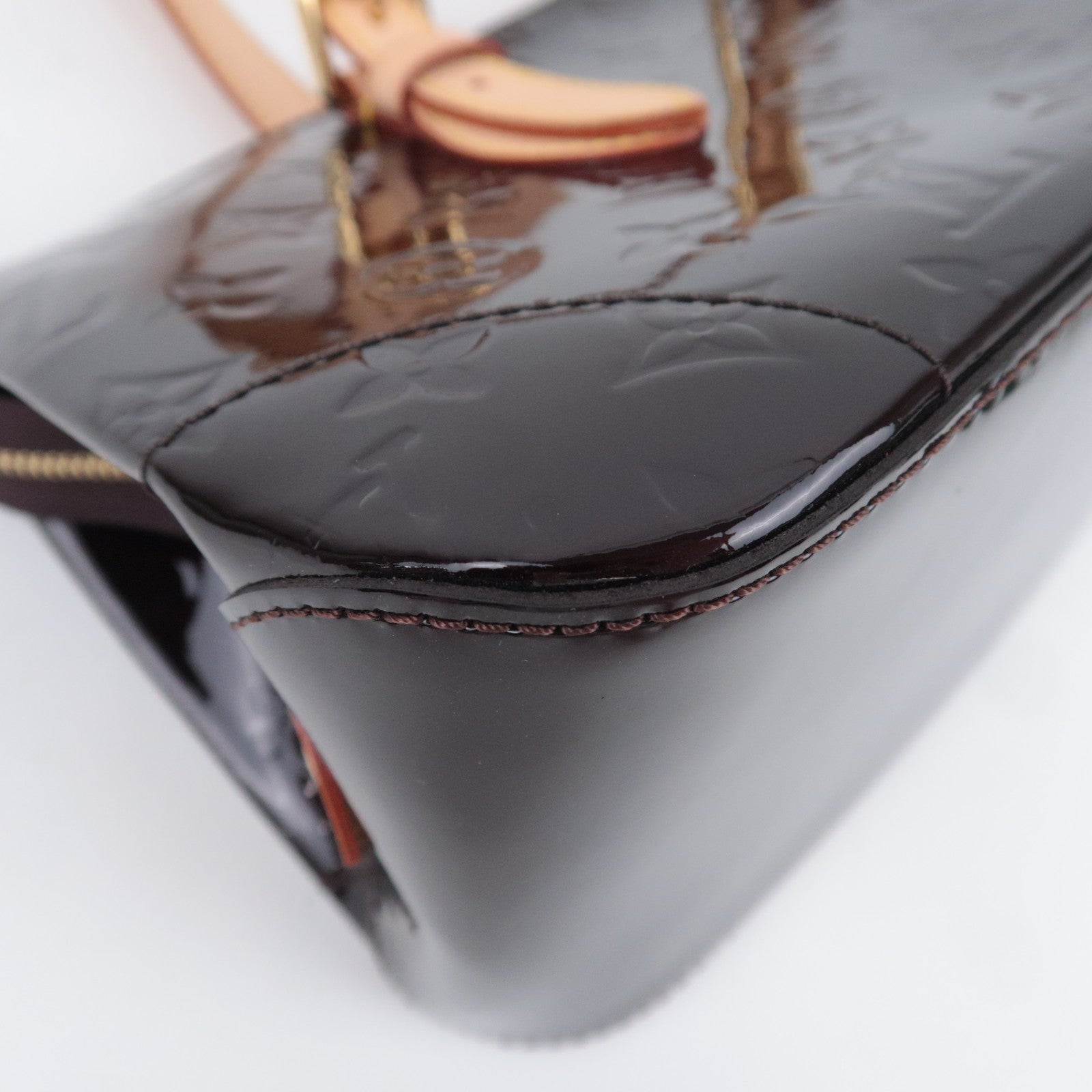 Louis Vuitton Monogram Vernis Rosewood Avenue Shoulder Bag Amarante M93510