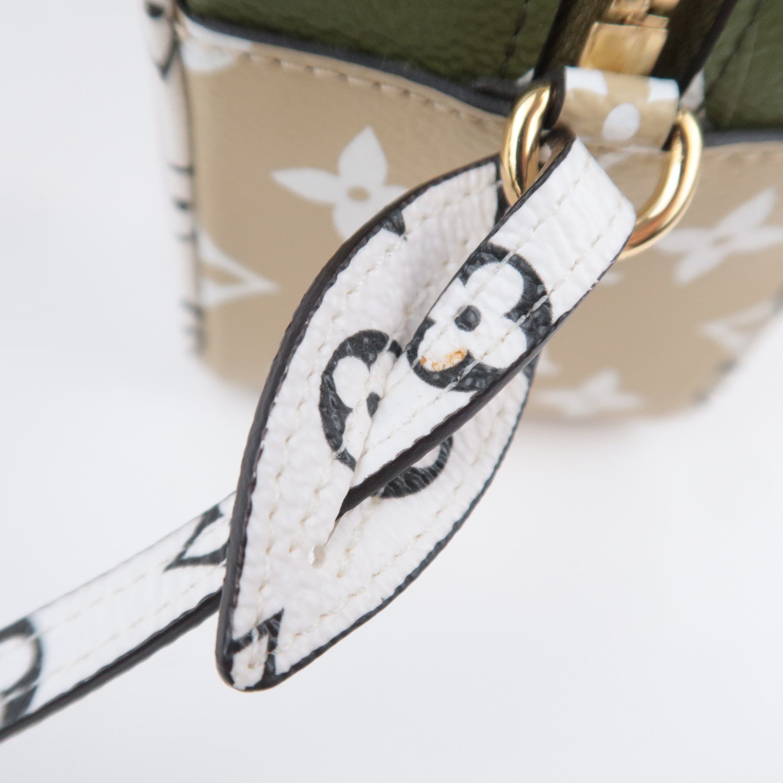 Louis Vuitton Monogram Giant Beach Clear Bag Khaki M67610