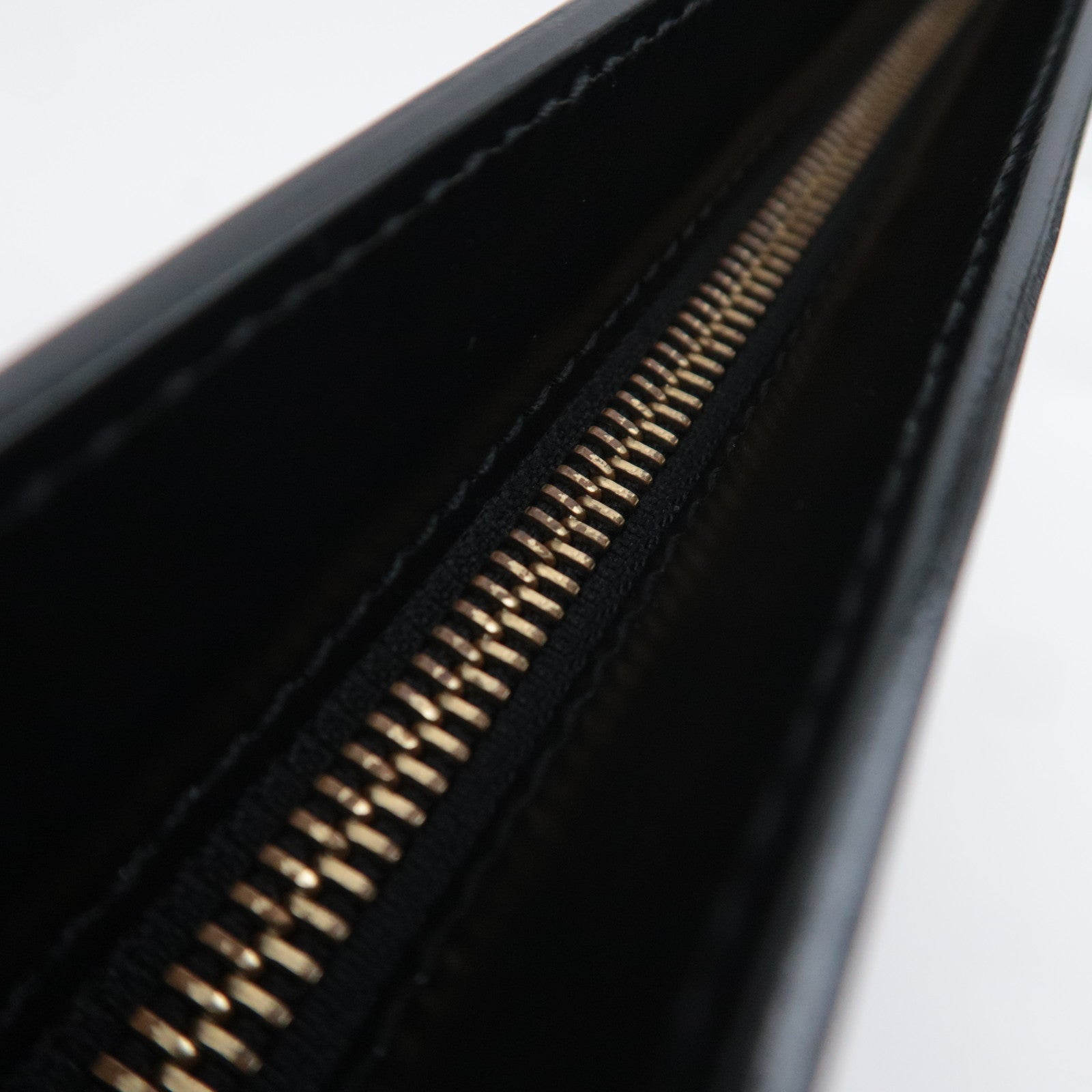 Louis Vuitton Epi Pochette Homme Clutch Bag Noir M52522