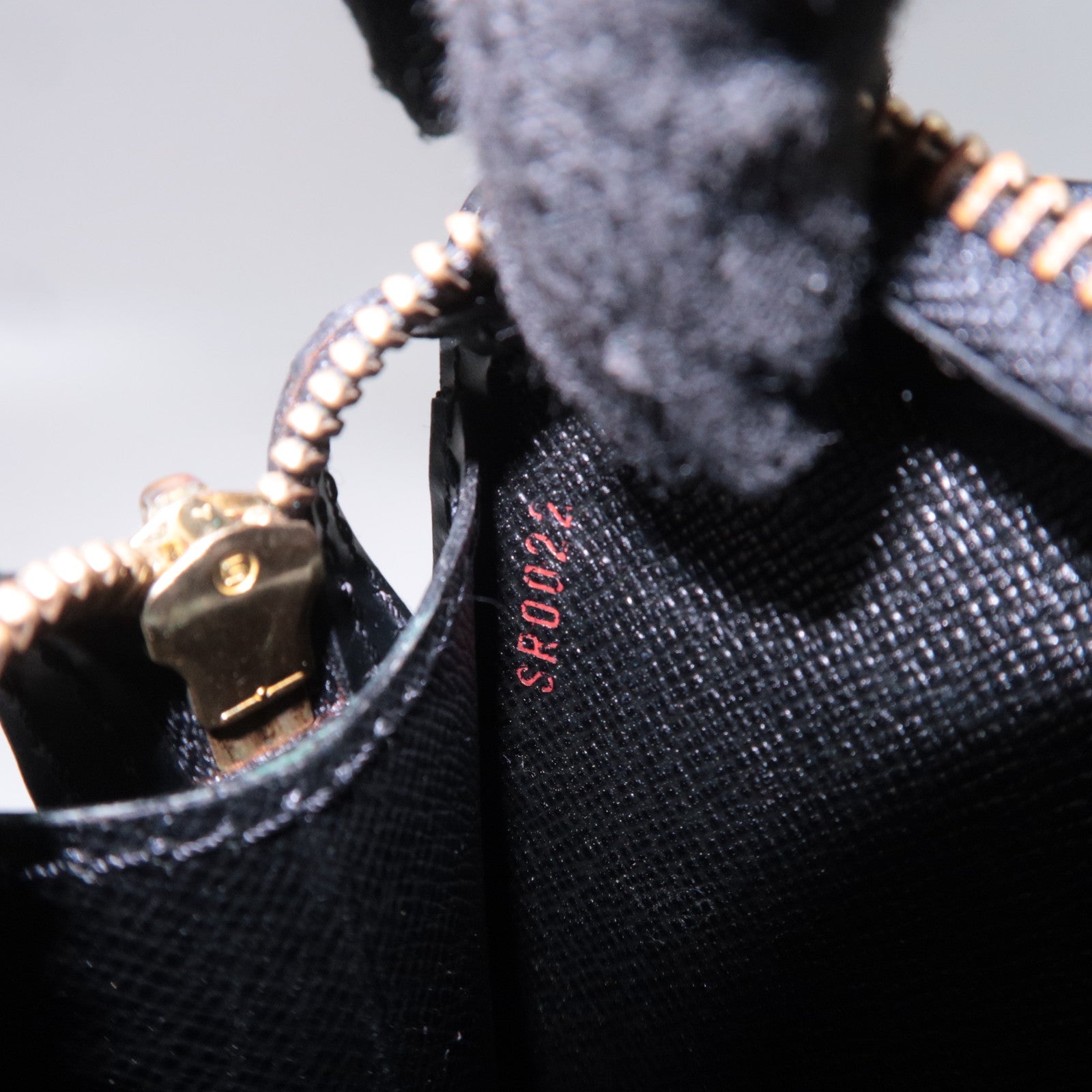Louis Vuitton Epi Pochette Homme Clutch Bag Noir M52522