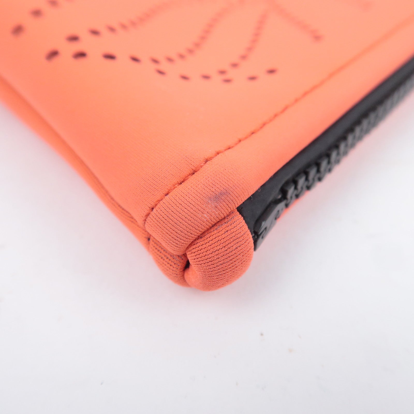 HERMES Neo Bain MM Clutch Bag Neoprene Grenadine