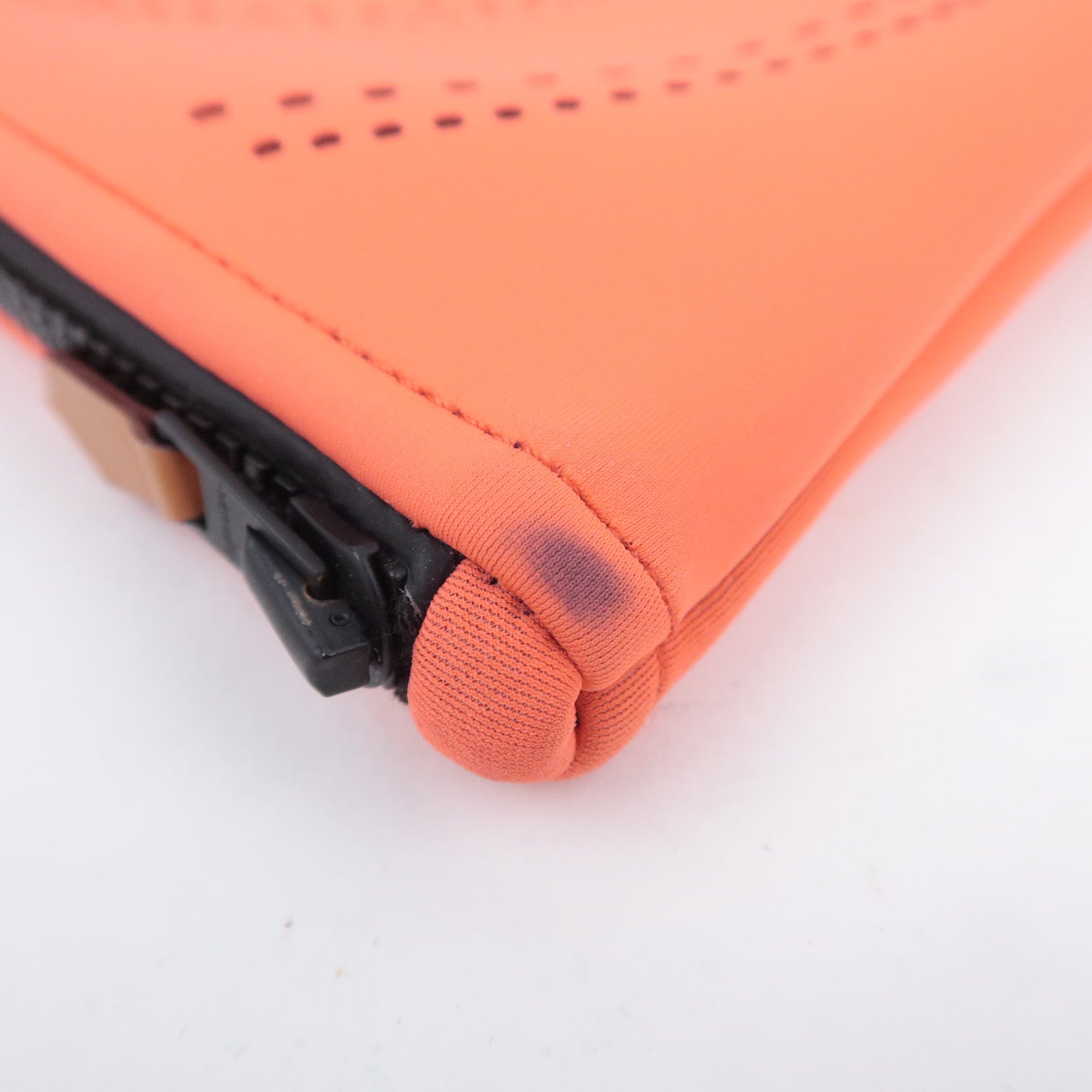 HERMES Neo Bain MM Clutch Bag Neoprene Grenadine
