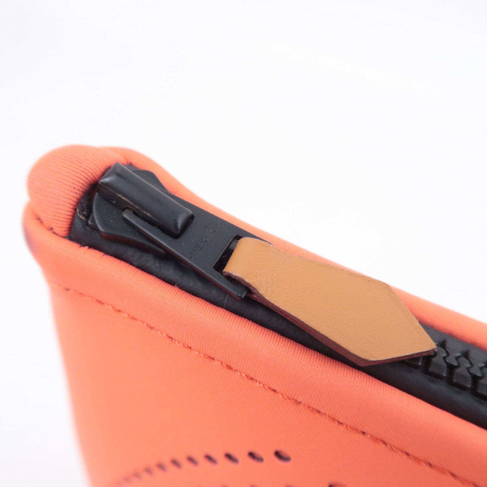 HERMES Neo Bain MM Clutch Bag Neoprene Grenadine