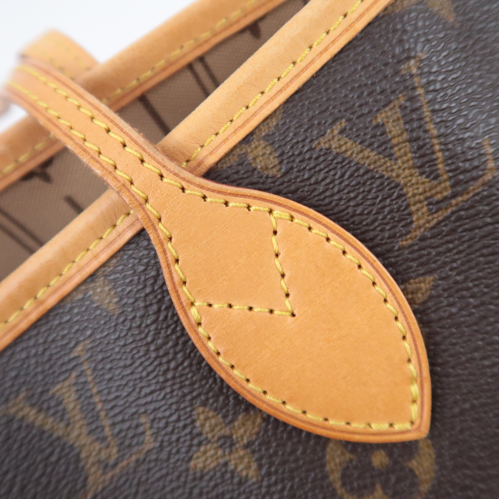 Louis Vuitton Monogram Neverfull MM Tote Bag M40156