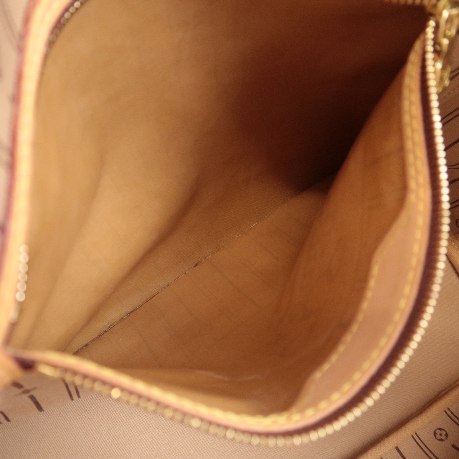 Louis Vuitton Monogram Neverfull MM Tote Bag M40156