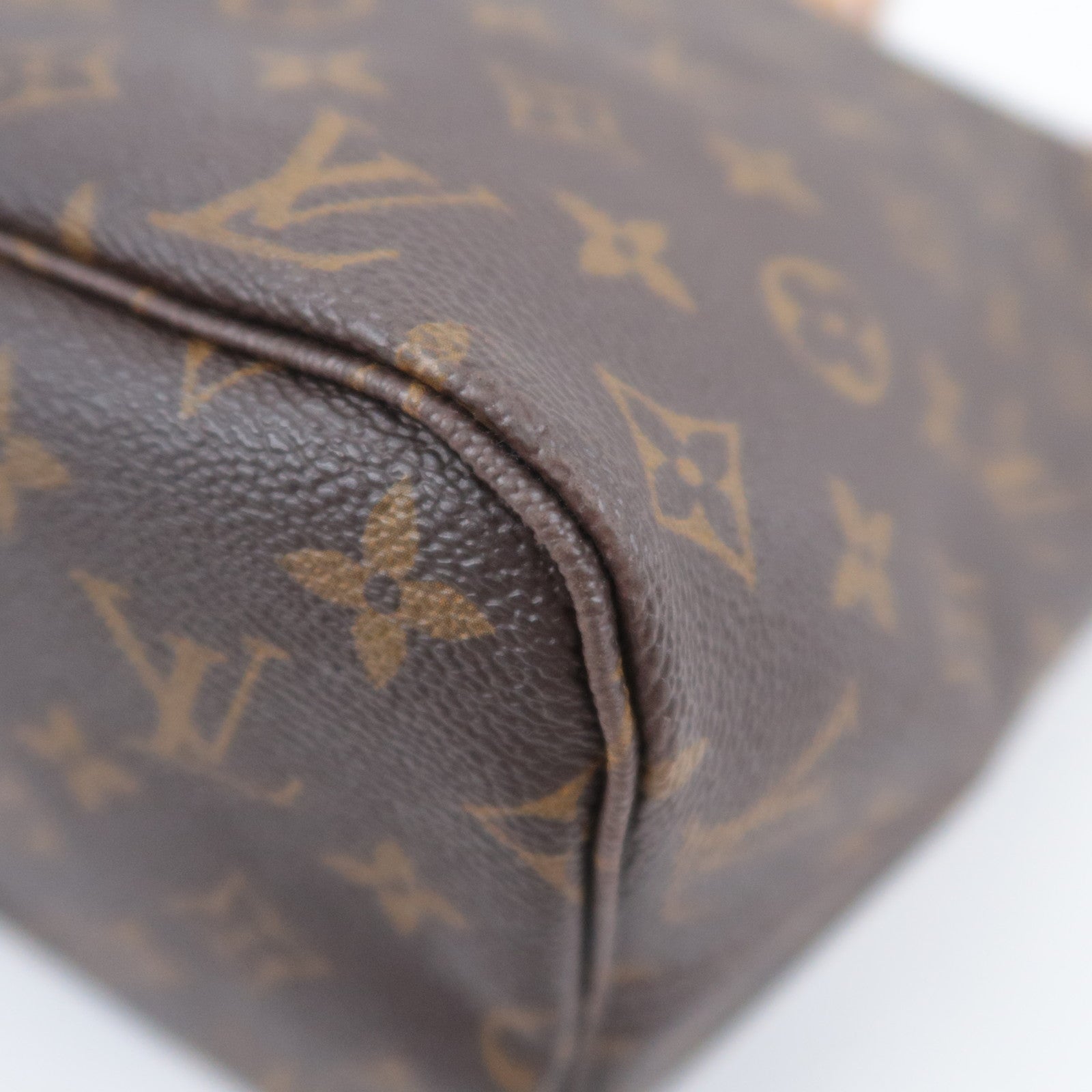 Louis Vuitton Monogram Neverfull MM Tote Bag M40156
