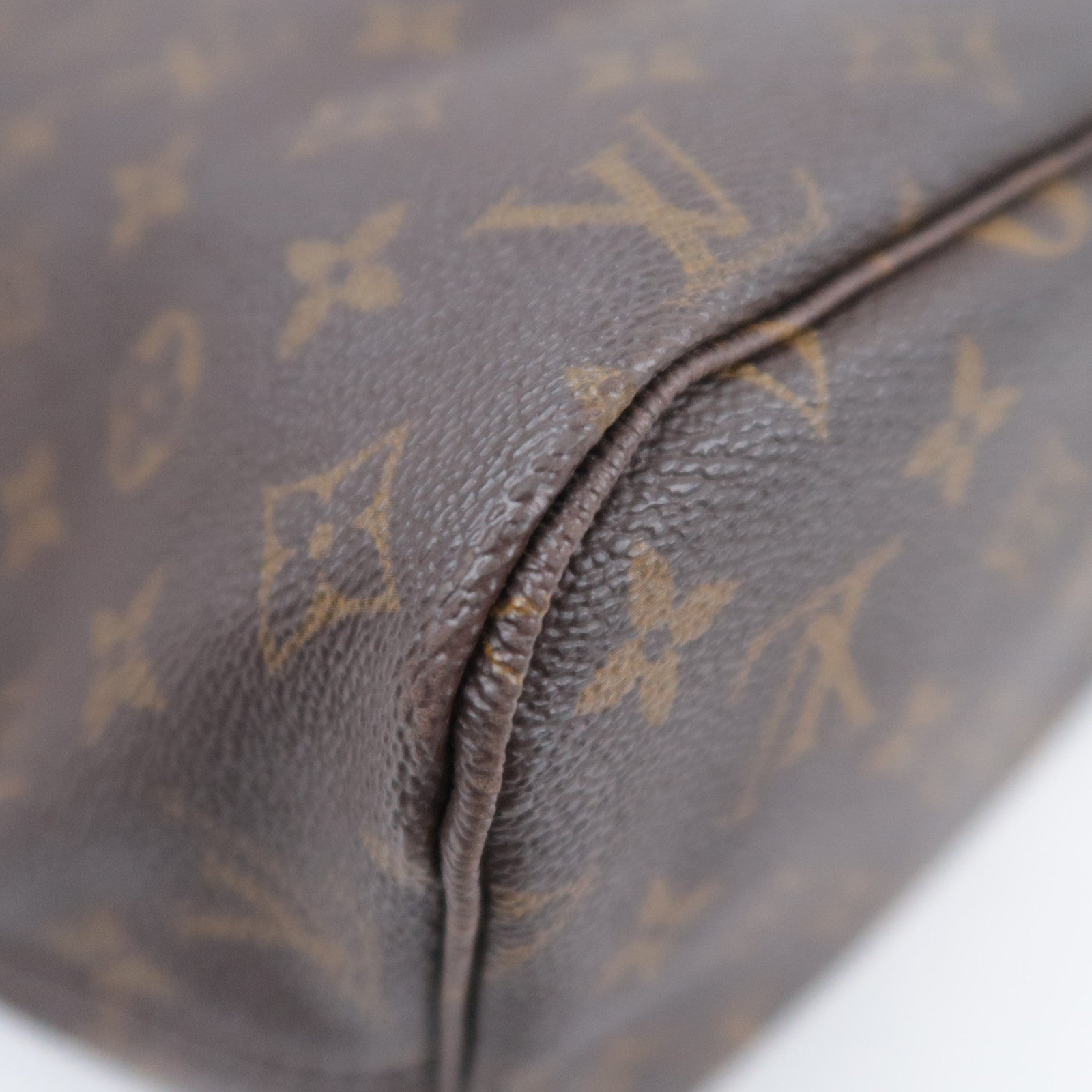 Louis Vuitton Monogram Neverfull MM Tote Bag M40156