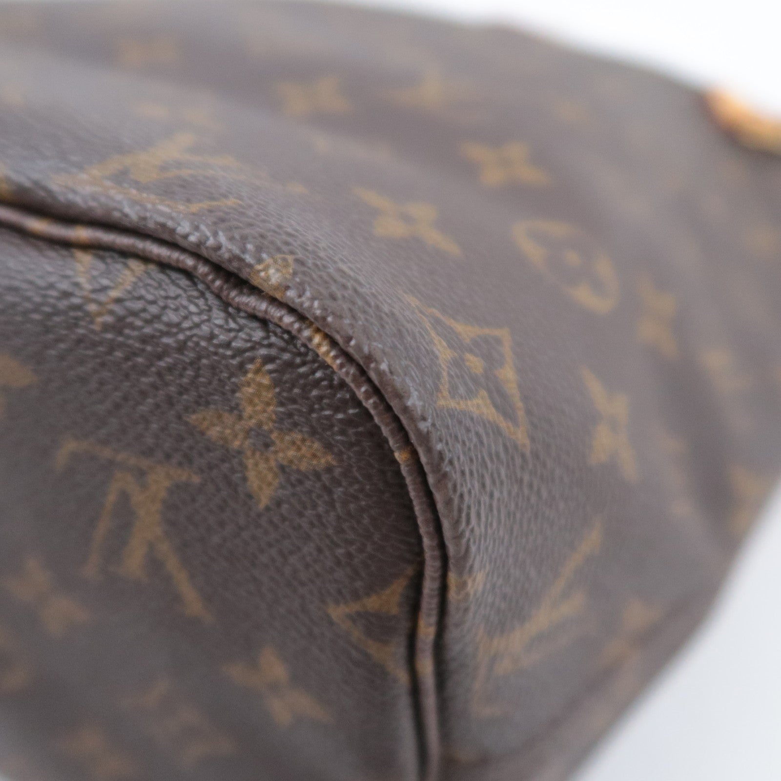 Louis Vuitton Monogram Neverfull MM Tote Bag M40156