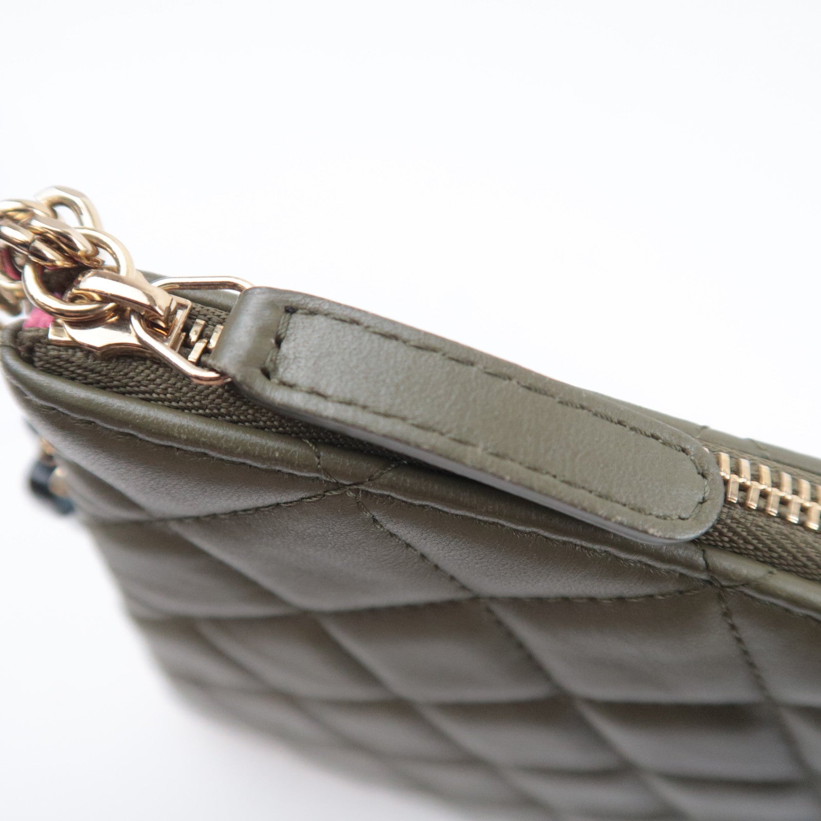 CHANEL Matelasse Clutch Bag Lambskin Khaki Gold Hardware A82552