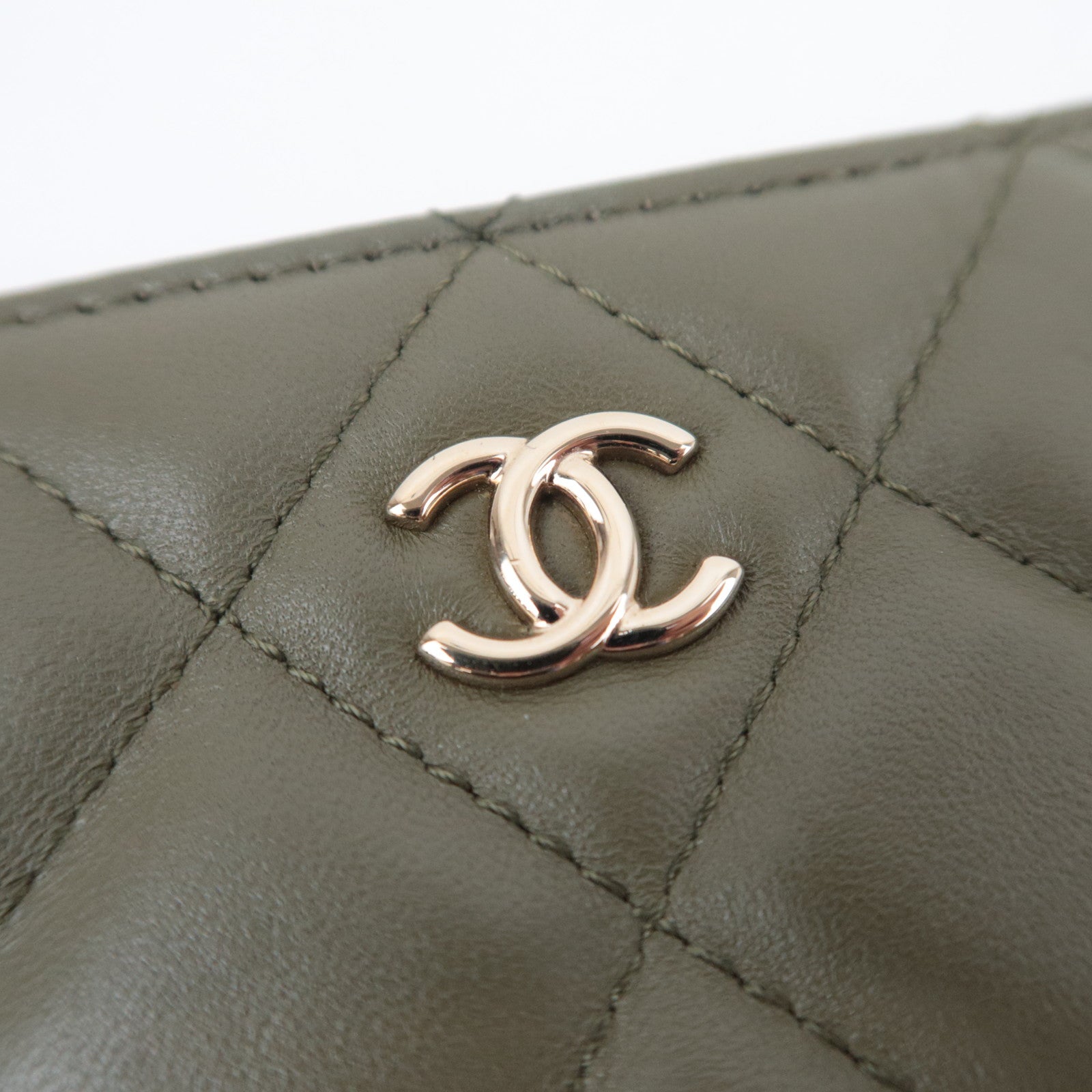 CHANEL Matelasse Clutch Bag Lambskin Khaki Gold Hardware A82552