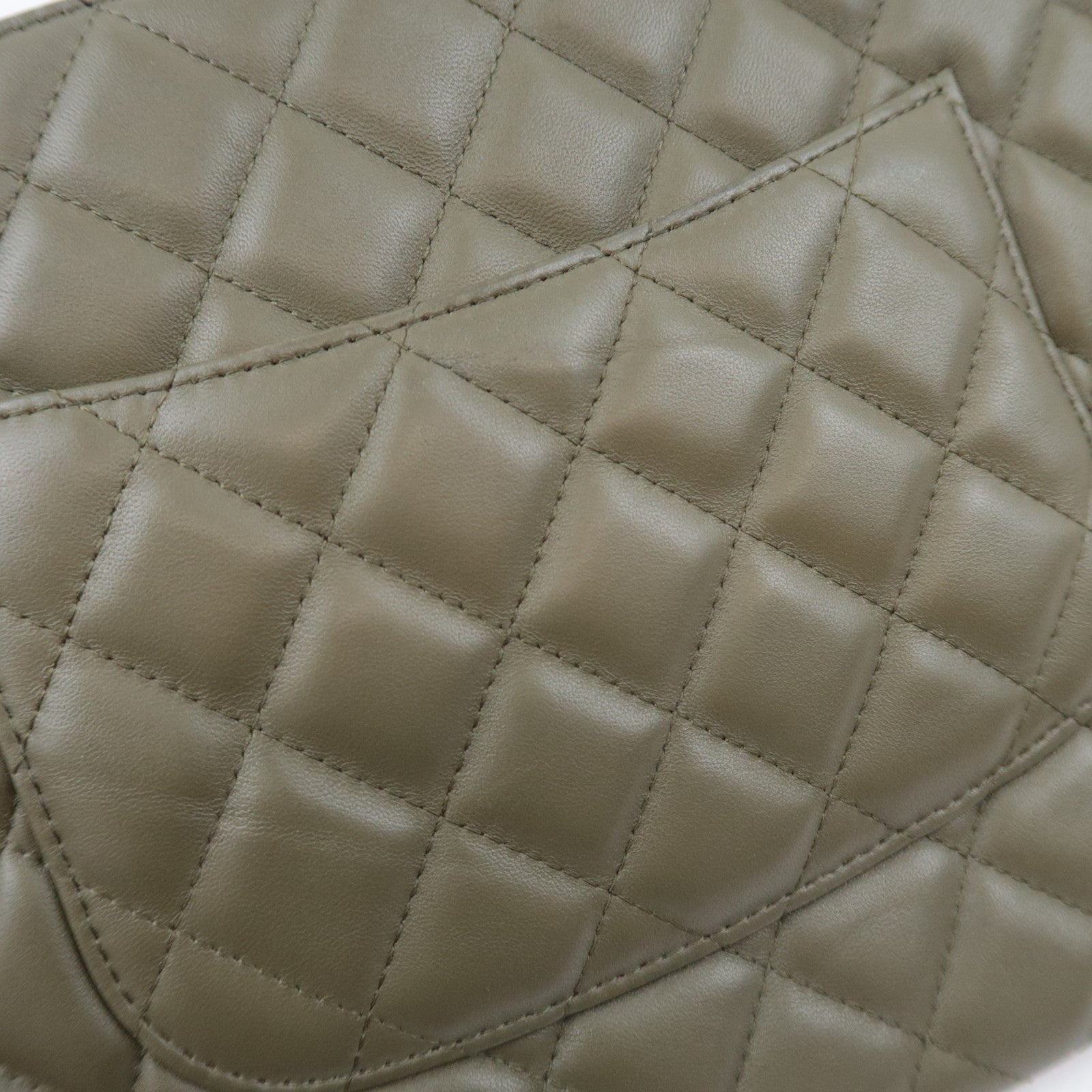 CHANEL Matelasse Clutch Bag Lambskin Khaki Gold Hardware A82552