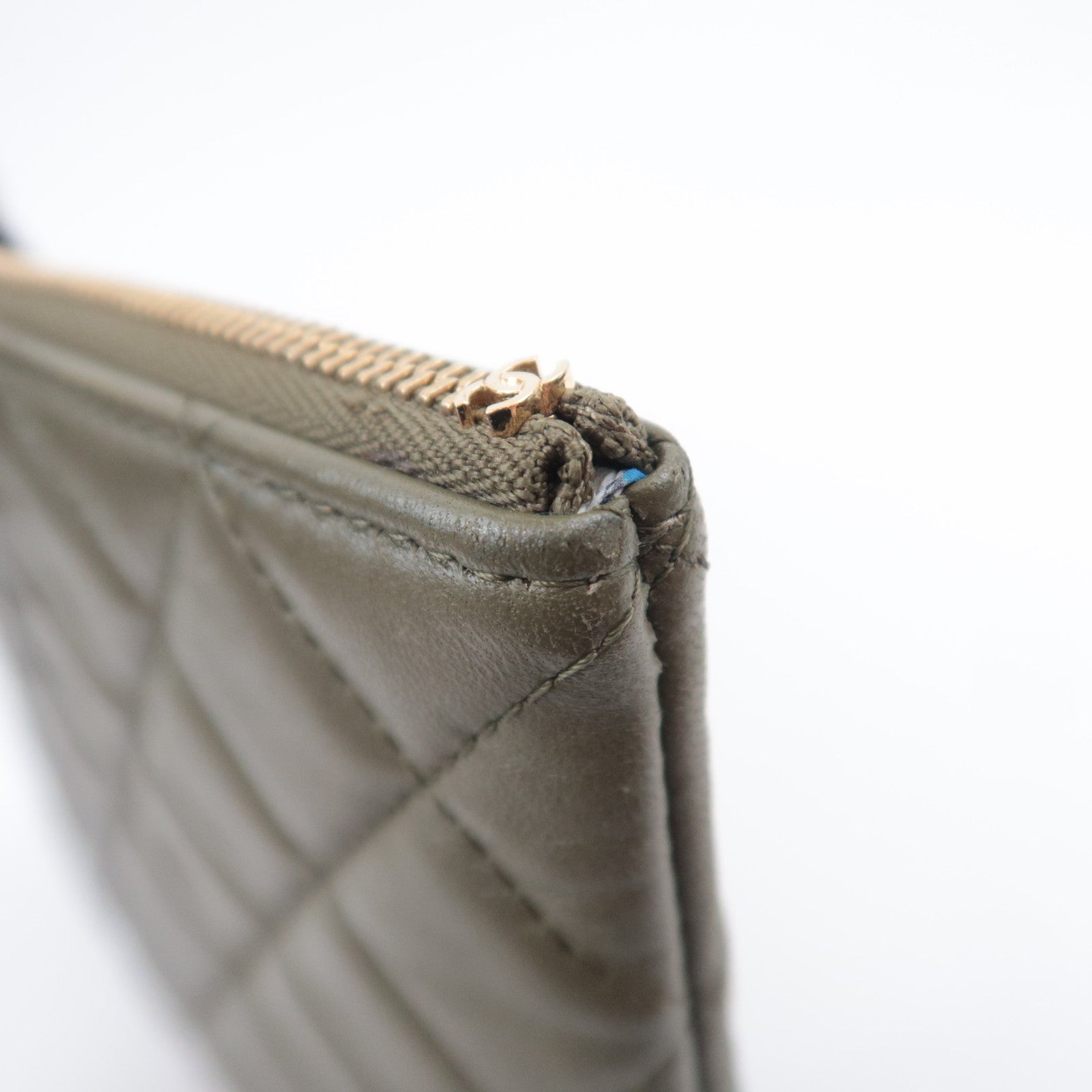 CHANEL Matelasse Clutch Bag Lambskin Khaki Gold Hardware A82552