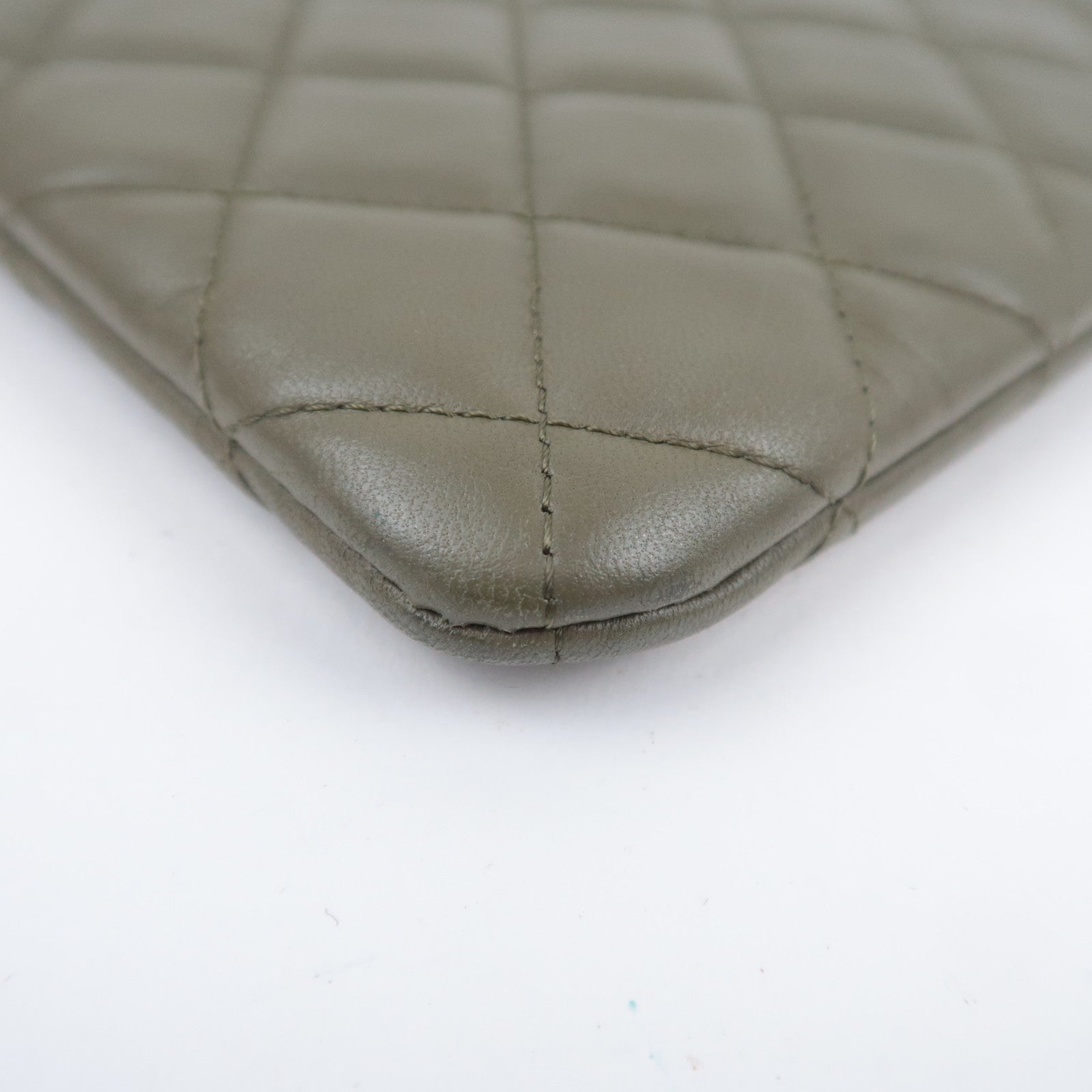 CHANEL Matelasse Clutch Bag Lambskin Khaki Gold Hardware A82552