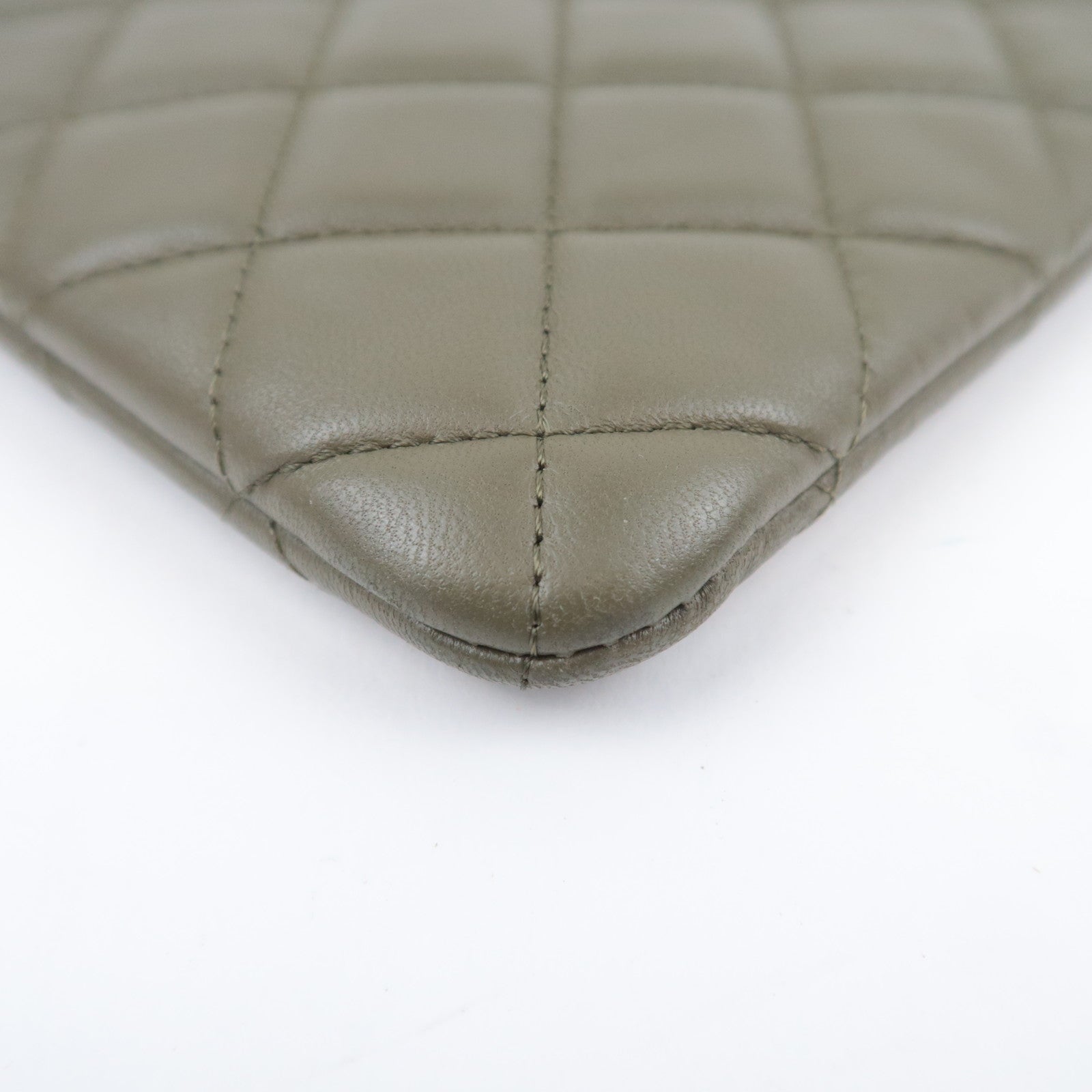 CHANEL Matelasse Clutch Bag Lambskin Khaki Gold Hardware A82552