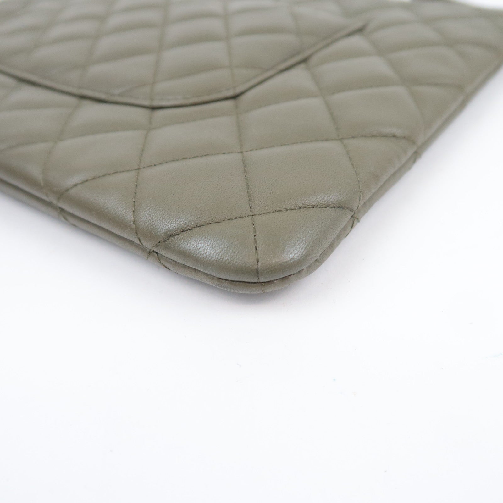 CHANEL Matelasse Clutch Bag Lambskin Khaki Gold Hardware A82552