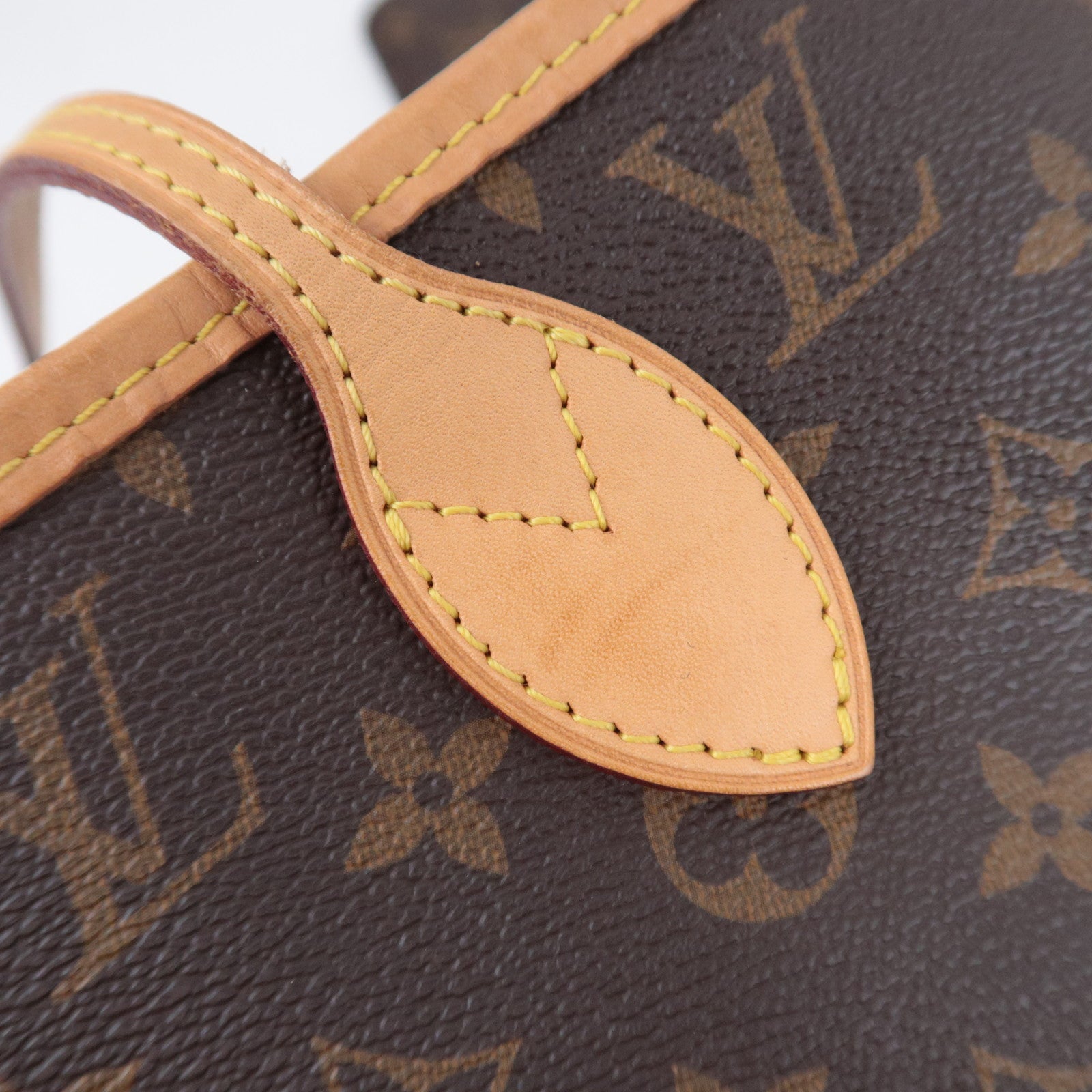 Louis Vuitton Monogram Neverfull MM Tote Bag M40156