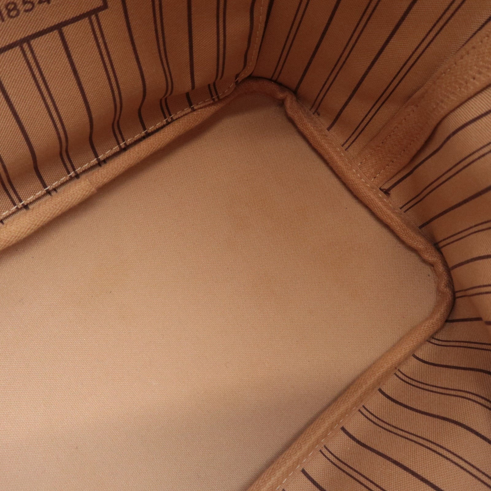 Louis Vuitton Monogram Neverfull MM Tote Bag M40156