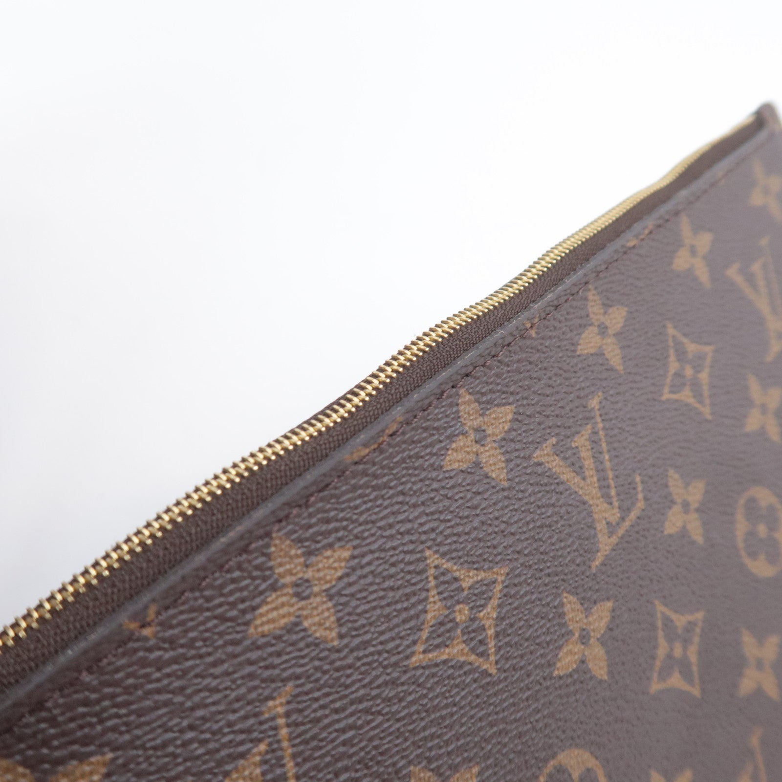 Louis Vuitton Monogram Neverfull MM Tote Bag M40156