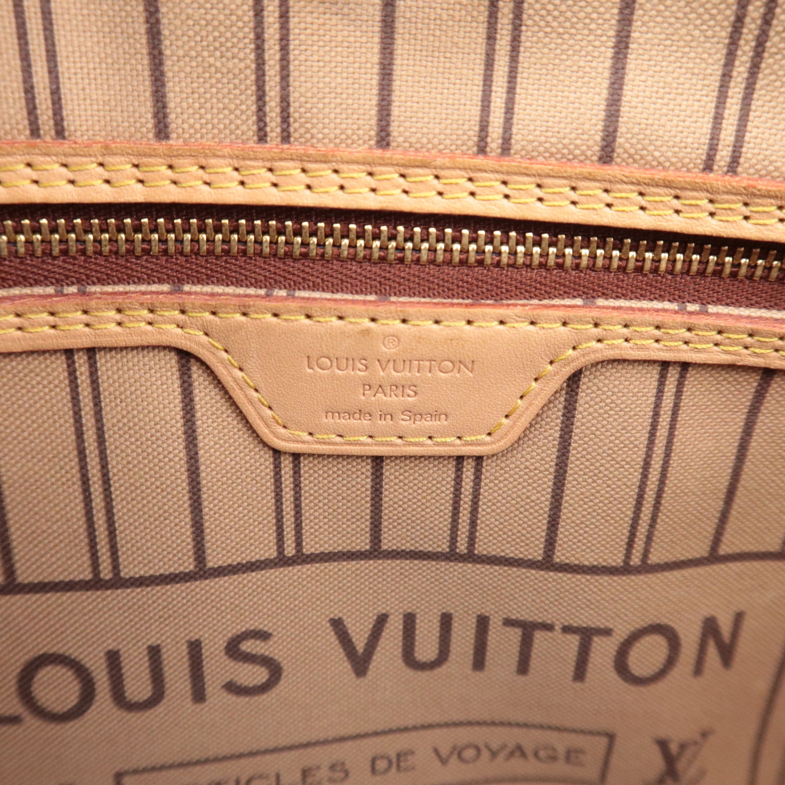 Louis Vuitton Monogram Neverfull MM Tote Bag M40156