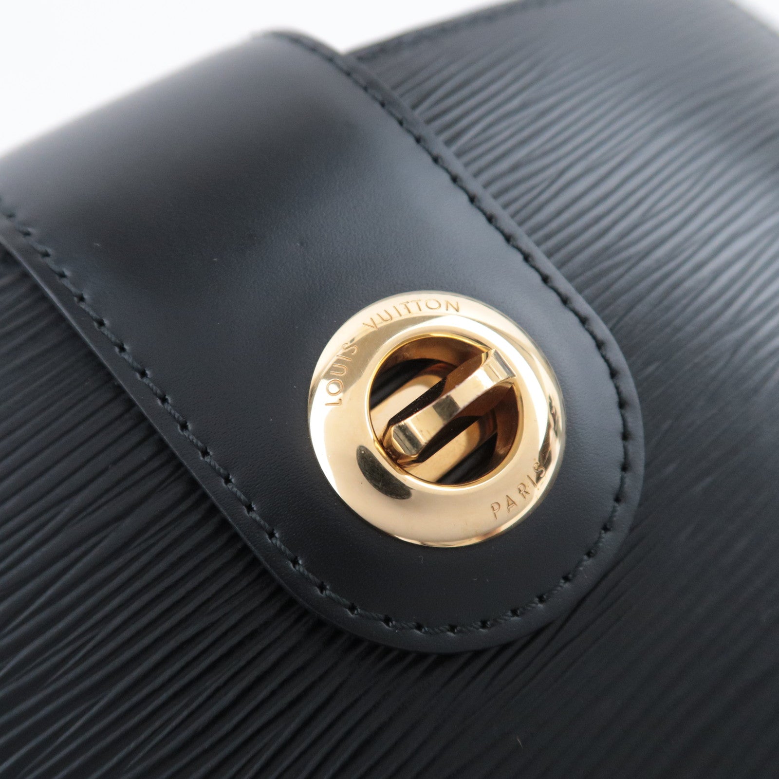 Louis Vuitton Epi Cluny Shoulder Bag Noir M52252