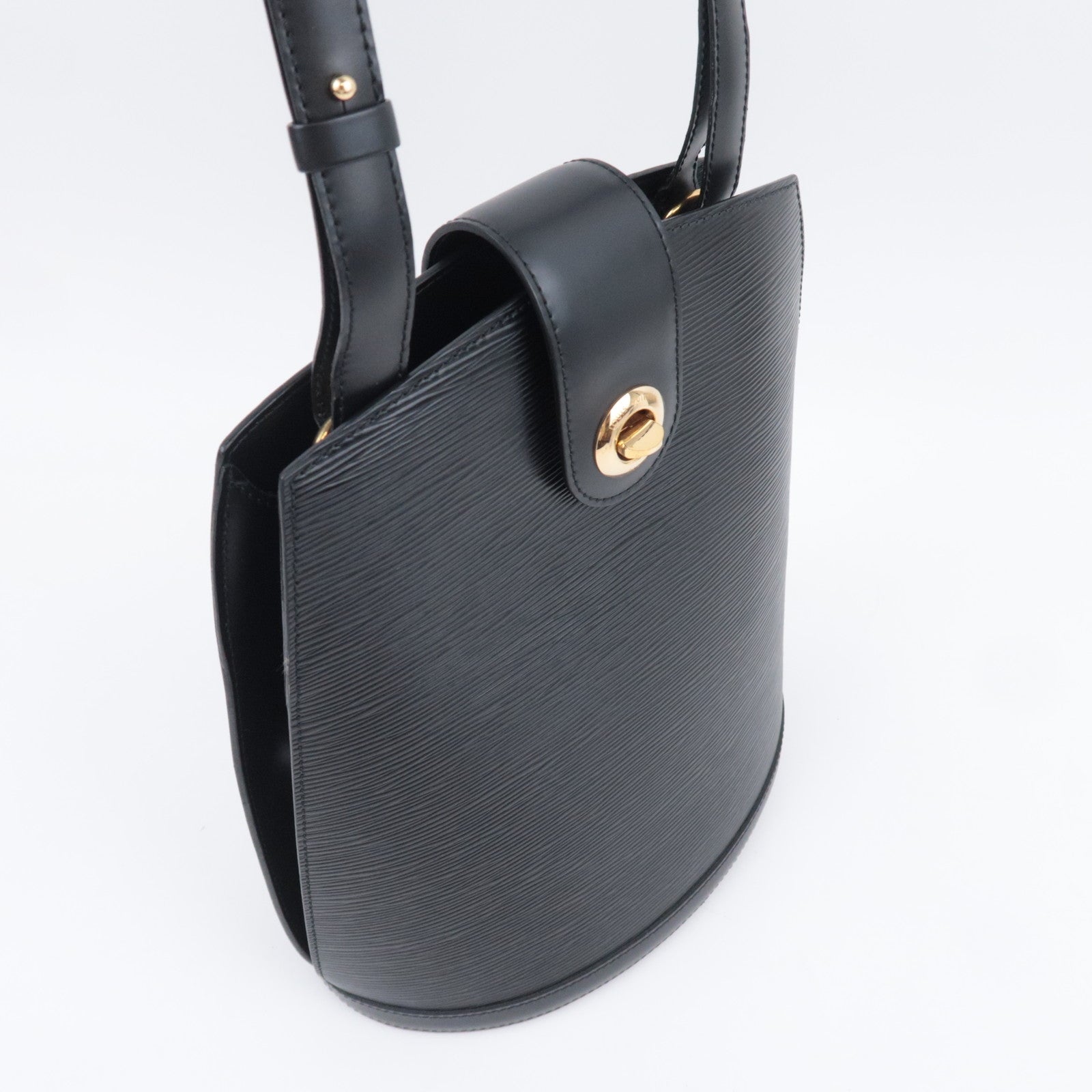 Louis Vuitton Epi Cluny Shoulder Bag Noir M52252