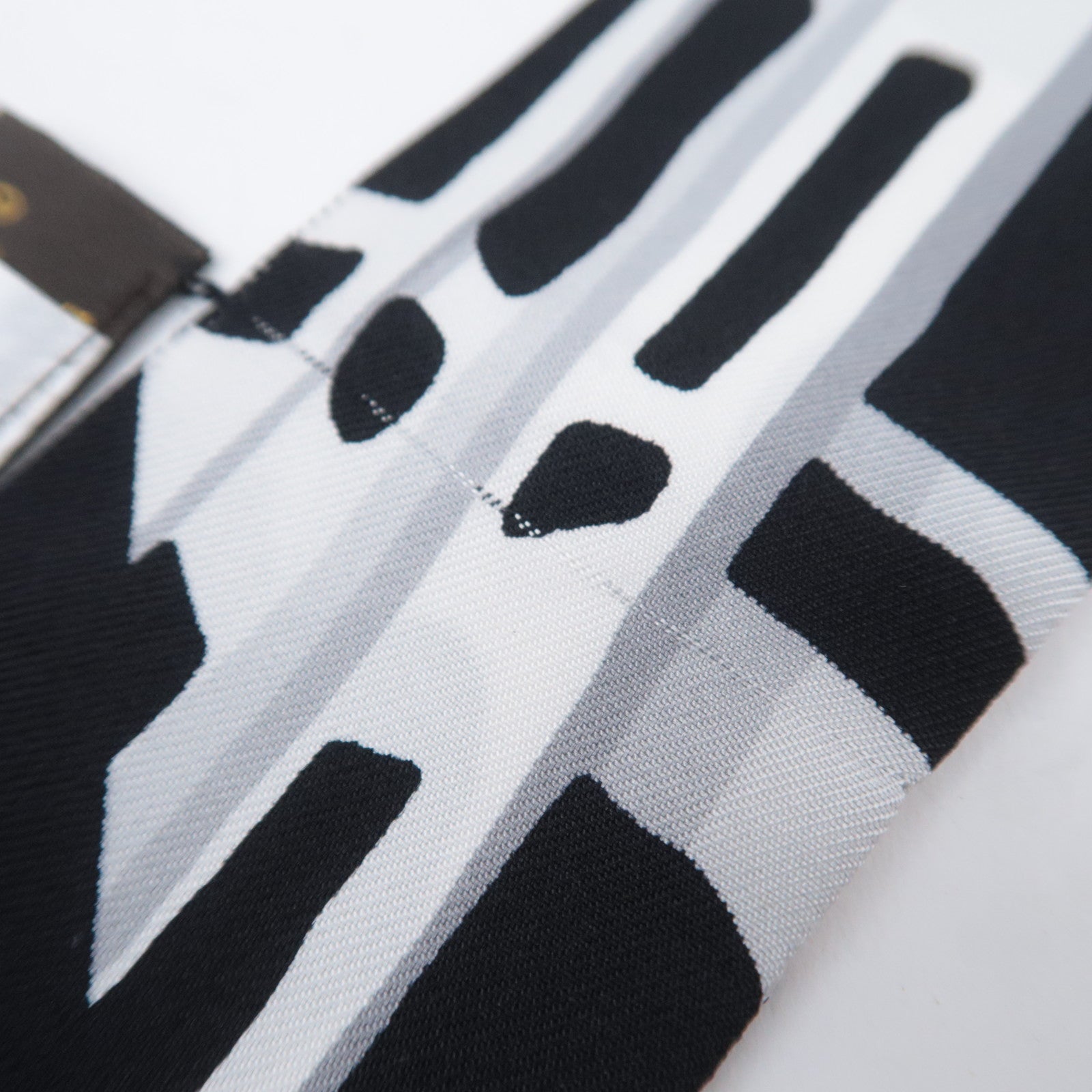 Louis Vuitton Bandeau Scarf 100% Silk Black White MP1834