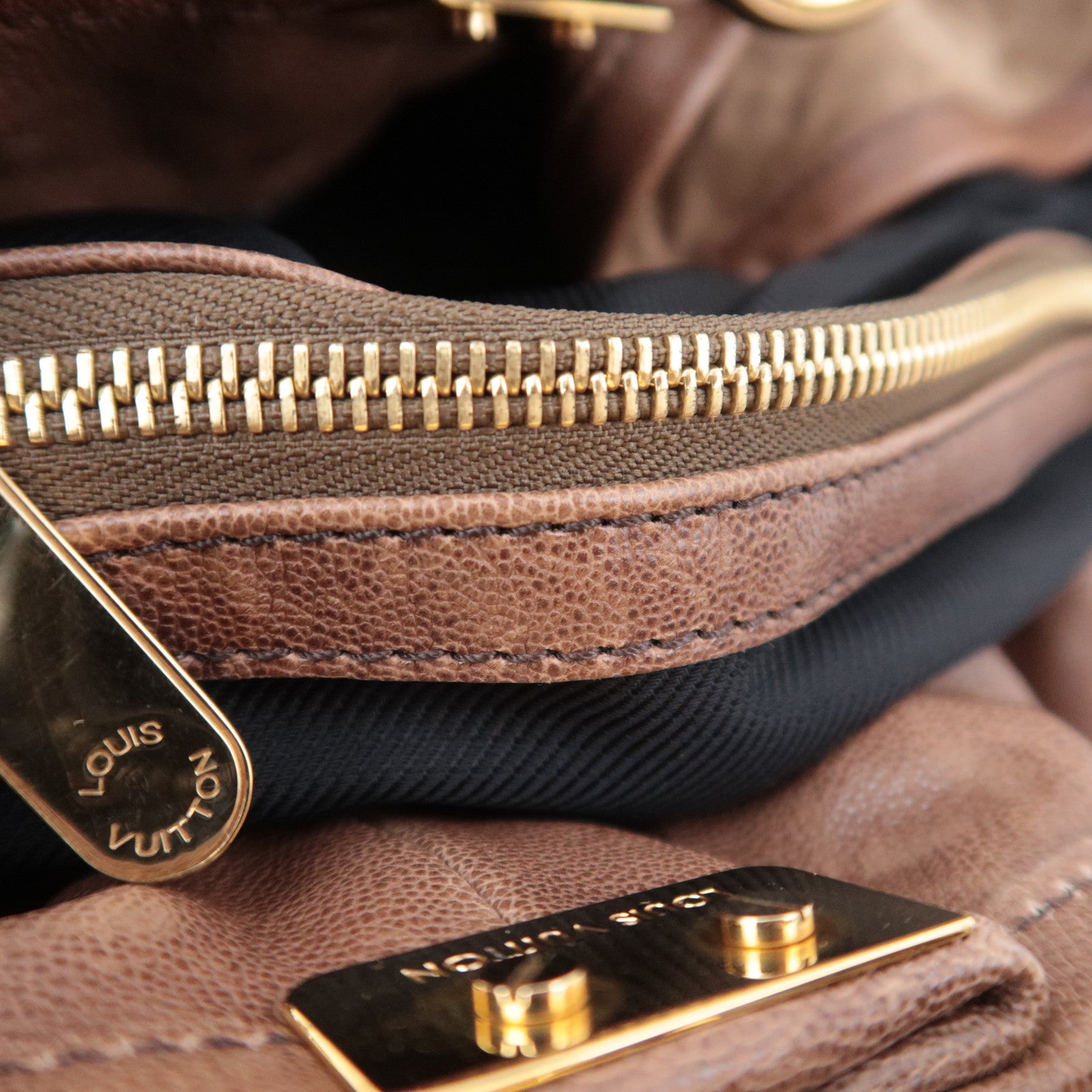 Louis Vuitton 2009 Pre Fall Collection Irene Shoulder Bag M47928