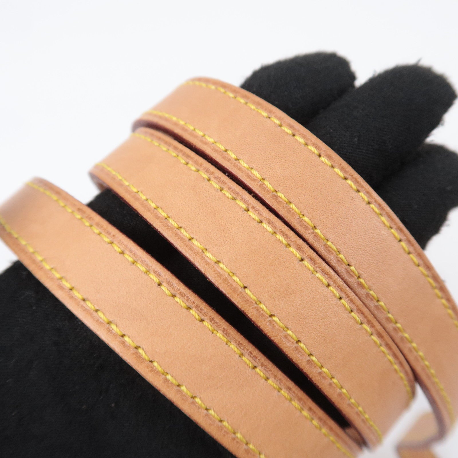 Louis Vuitton Leather Shoulder Strap Length 120cm Width 1.6cm J00144