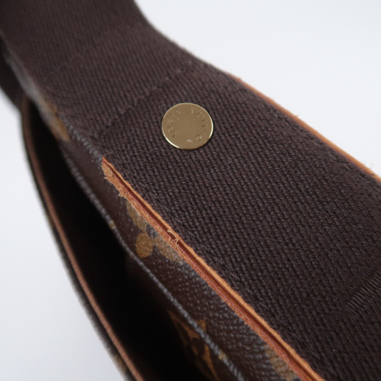 Louis Vuitton Monogram Messenger Beaubourg MM M97038