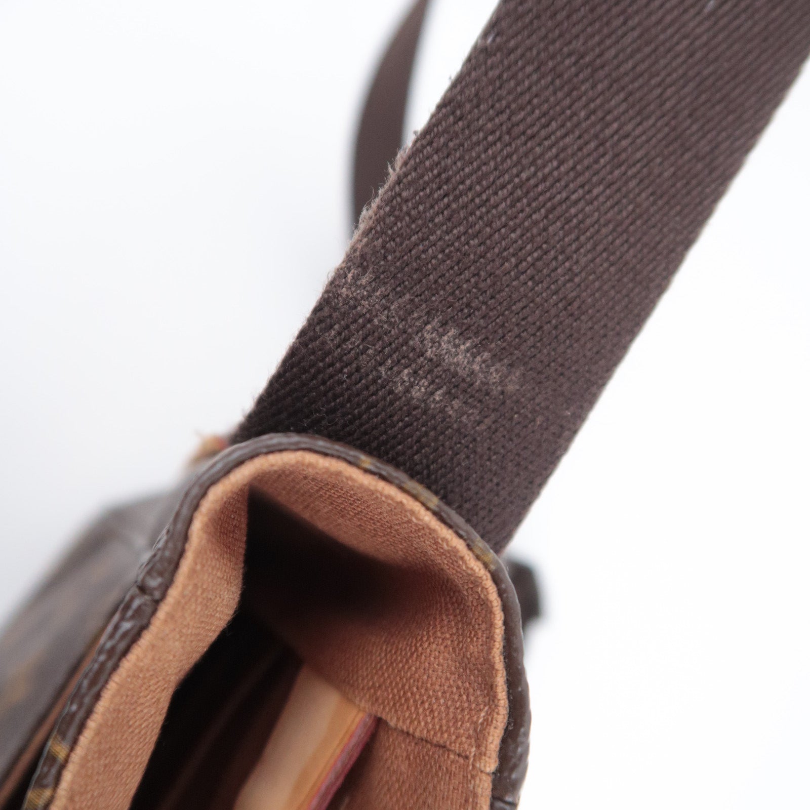 Louis Vuitton Monogram Messenger Beaubourg MM M97038