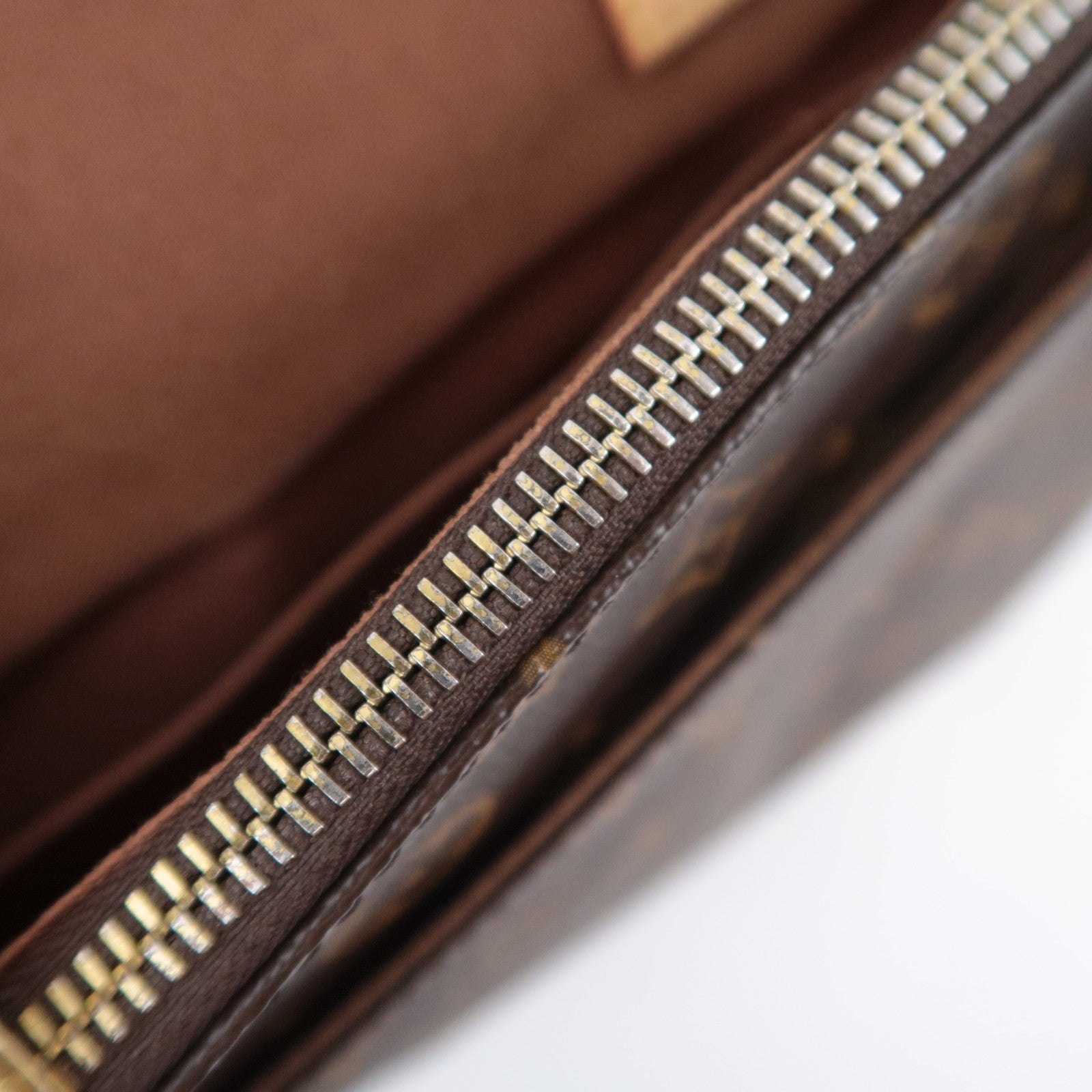 Louis Vuitton Monogram Messenger Beaubourg MM M97038