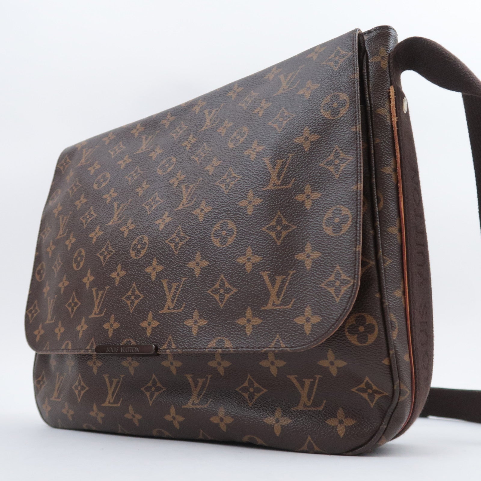 Louis Vuitton Monogram Messenger Beaubourg MM M97038