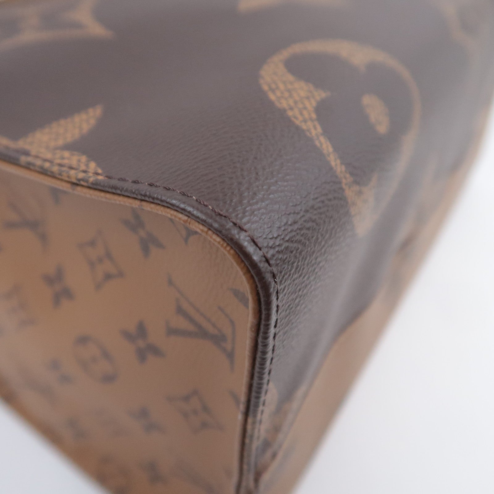 Louis Vuitton Monogram Giant Reverse OnTheGo MM M45321