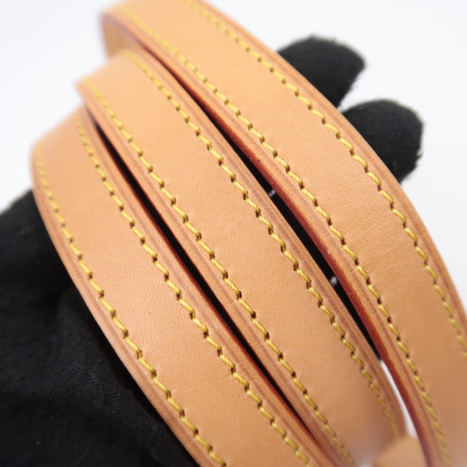 Louis Vuitton Leather Shoulder Strap Length 120cm Width 1.6cm J00144
