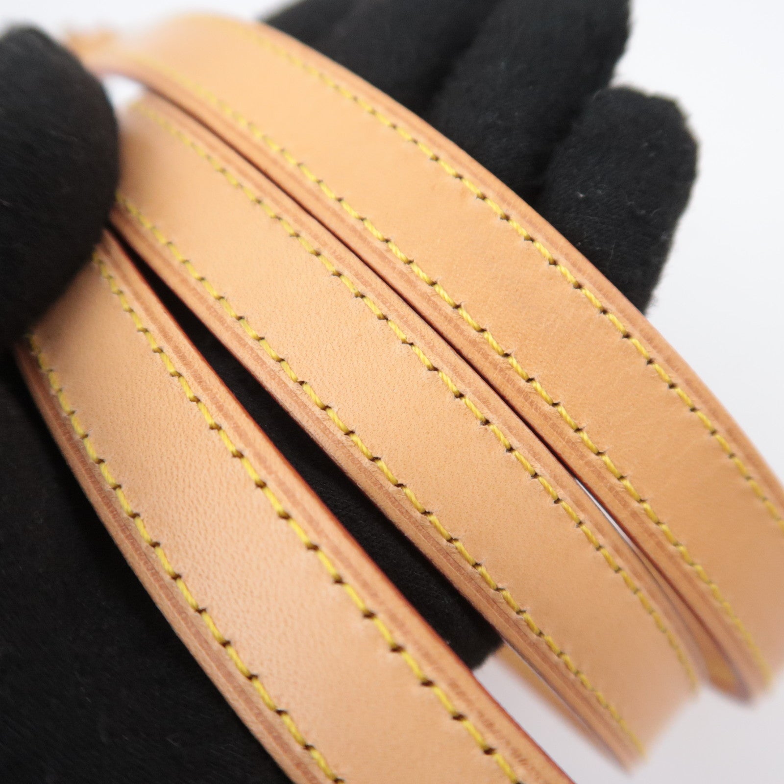 Louis Vuitton Leather Shoulder Strap Length 120cm Width 1.6cm J00144