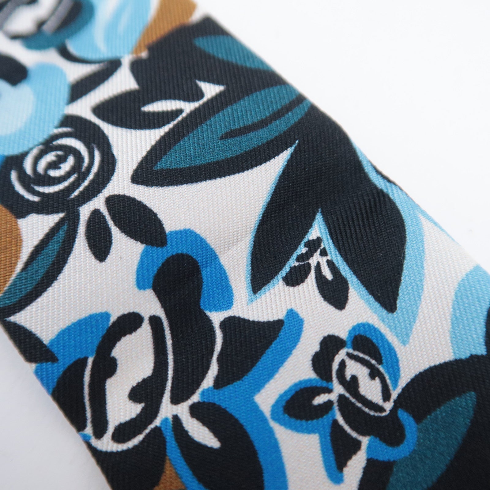 FENDI Wrappy Scarf Flower Print 100% Silk Blue