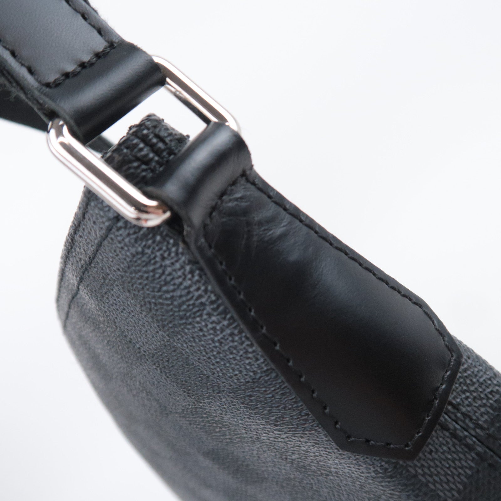 Louis Vuitton Damier Graphite Mick GM Messenger Shoulder Bag N41105