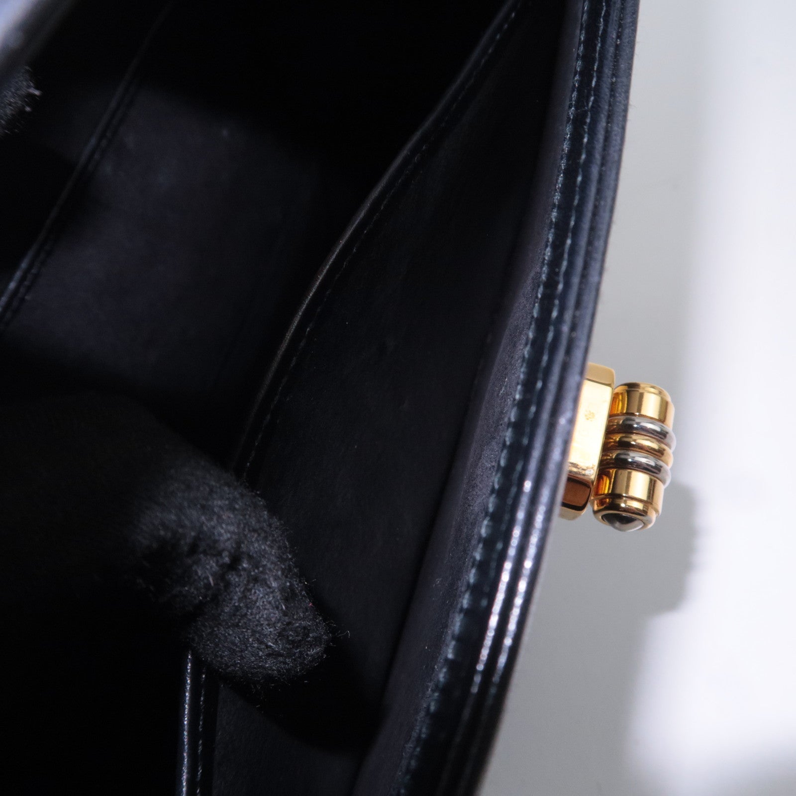 GUCCI Old Gucci Turnlock Leather Handbag Black 000.46.0164