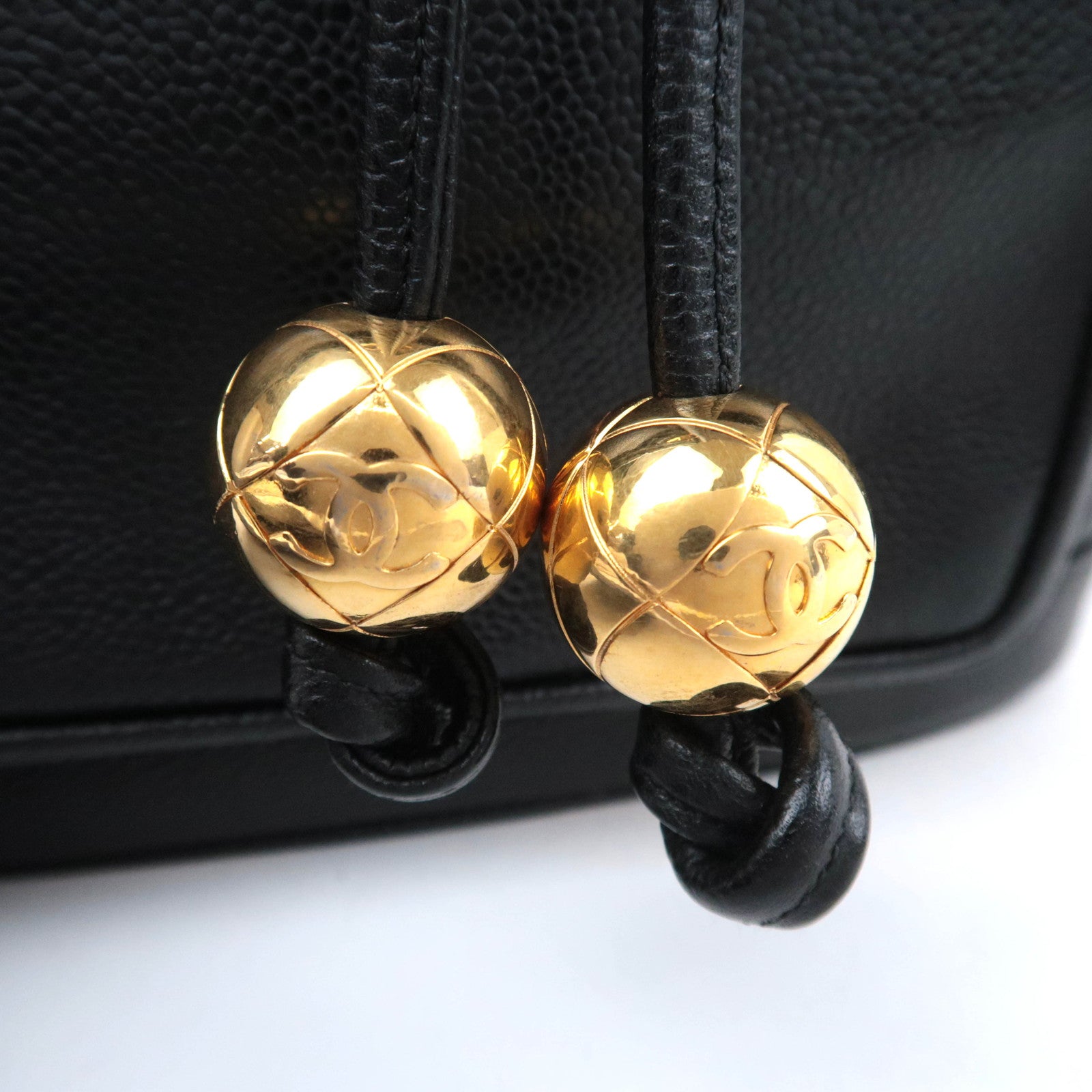 CHANEL Vintage Caviarskin Drawstring Shoulder Bag Black