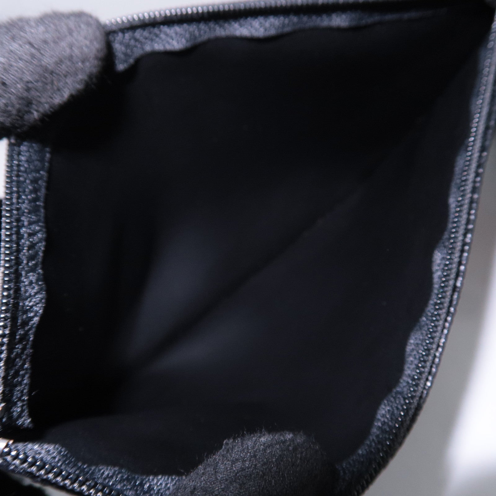 CHANEL Vintage Caviarskin Drawstring Shoulder Bag Black