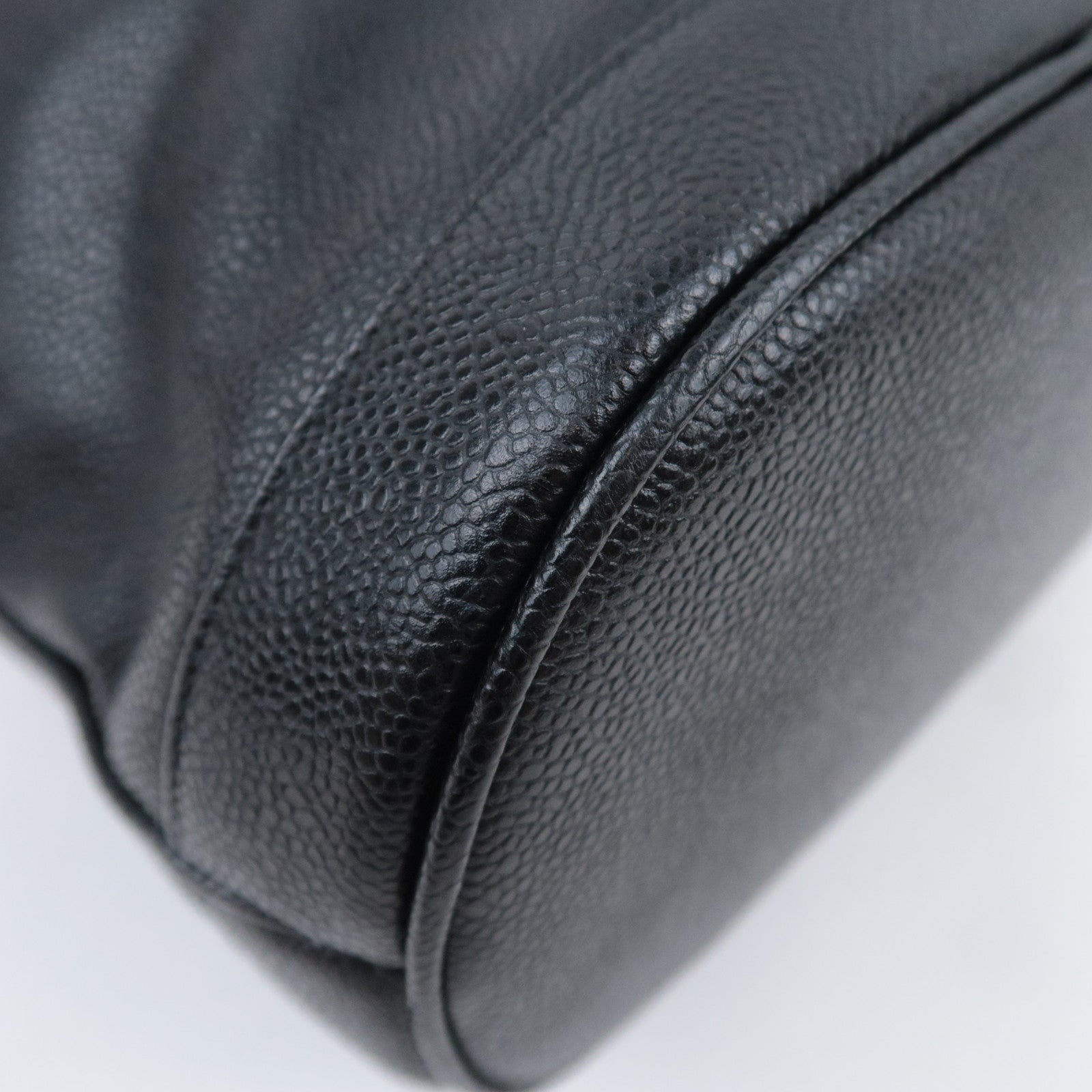 CHANEL Vintage Caviarskin Drawstring Shoulder Bag Black