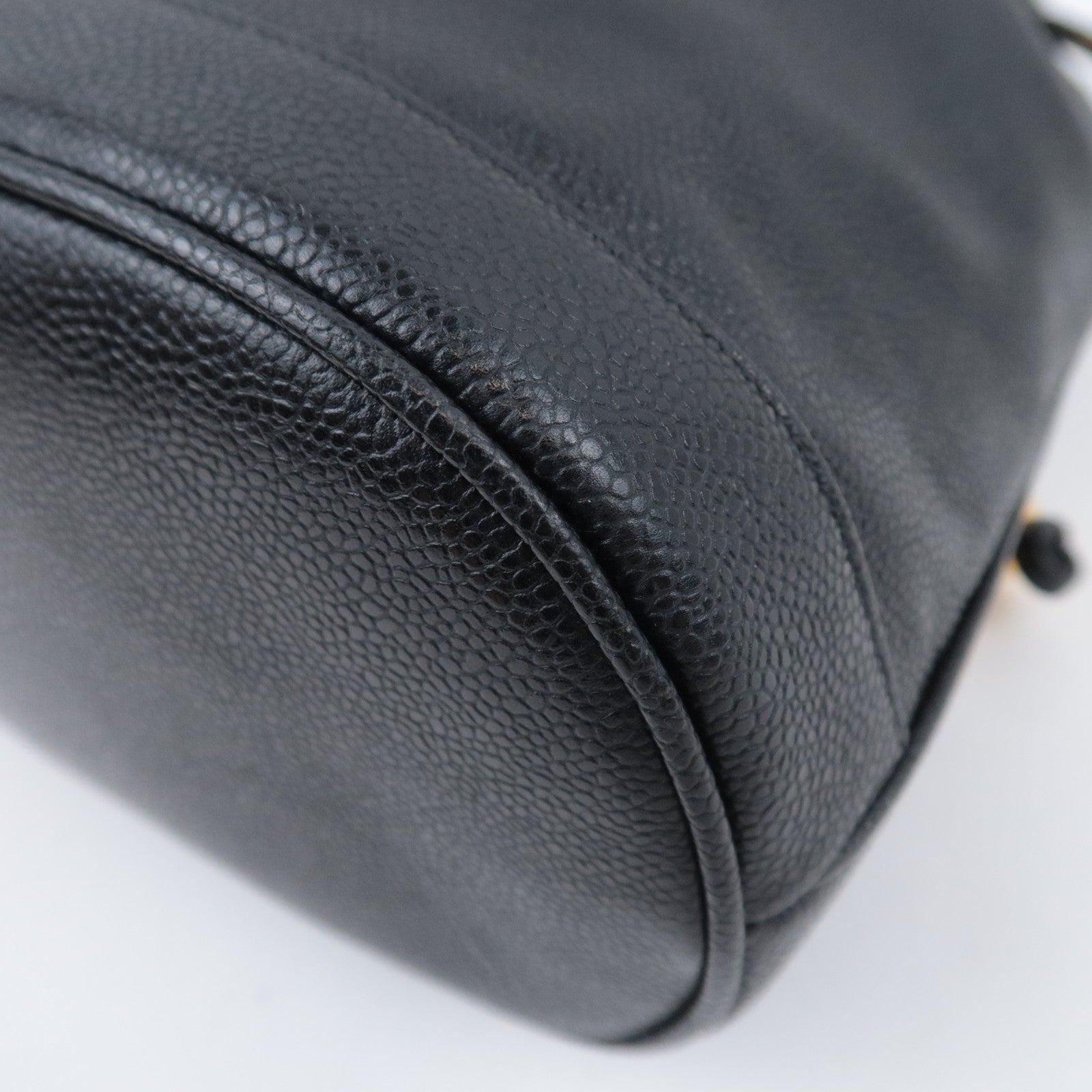 CHANEL Vintage Caviarskin Drawstring Shoulder Bag Black