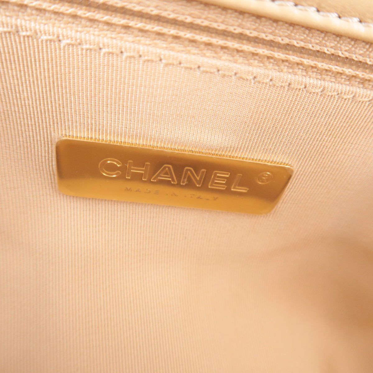 CHANEL 19 Dixneuf Maxi Lambskin Chain Shoulder Bag AS1162