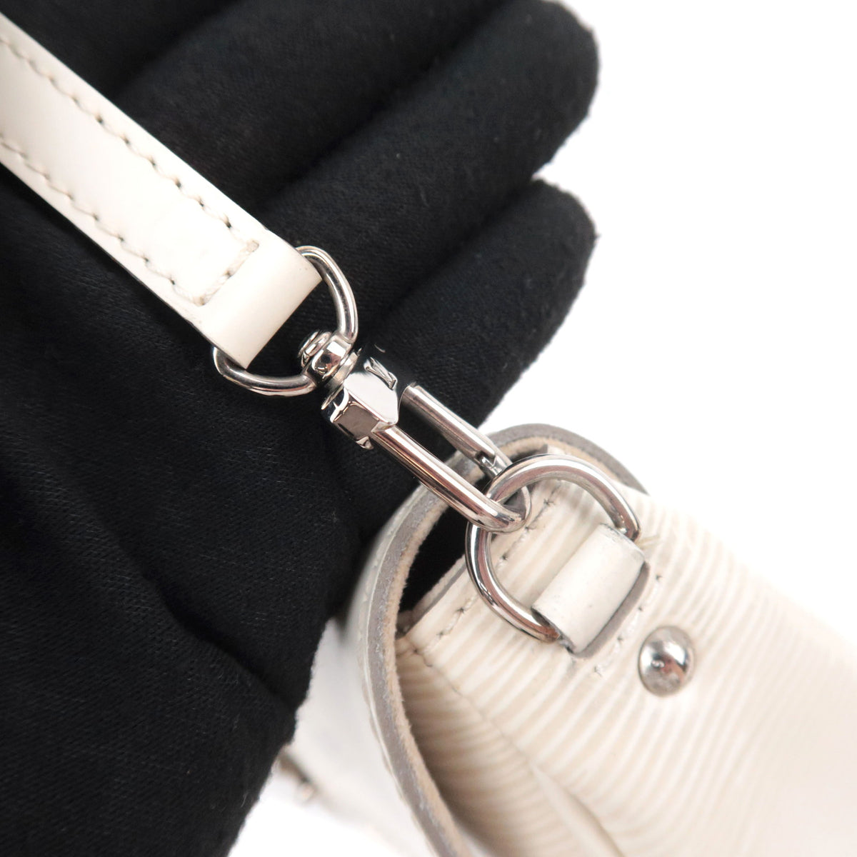 Louis Vuitton Epi Pochette Montaigne Ivoire M5929J