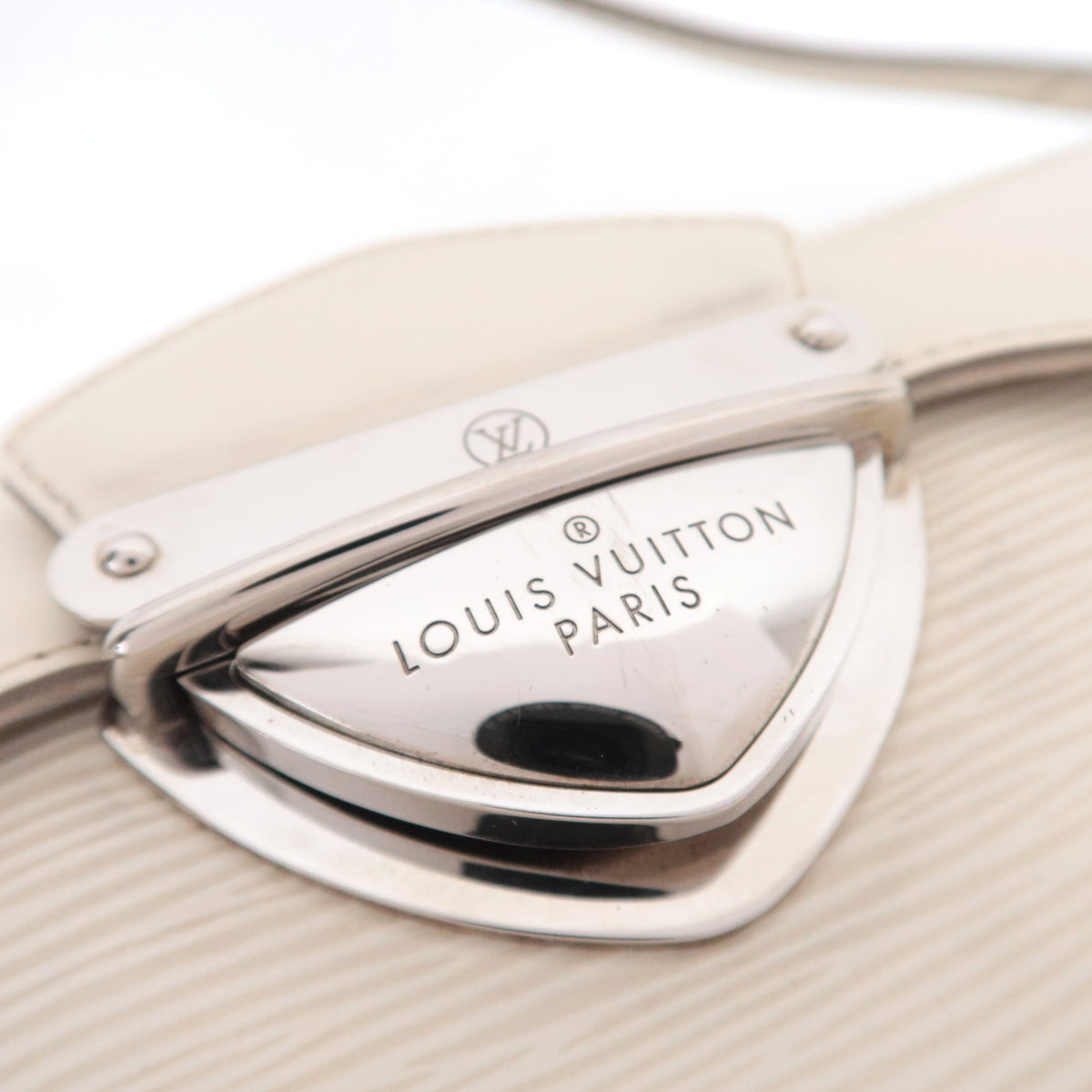 Louis Vuitton Epi Pochette Montaigne Ivoire M5929J