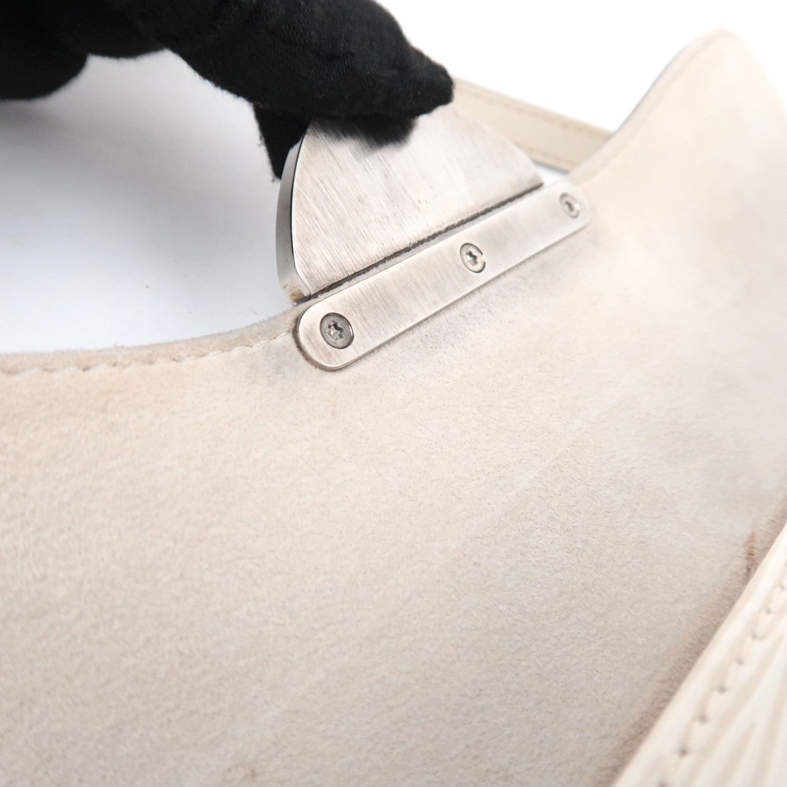 Louis Vuitton Epi Pochette Montaigne Ivoire M5929J