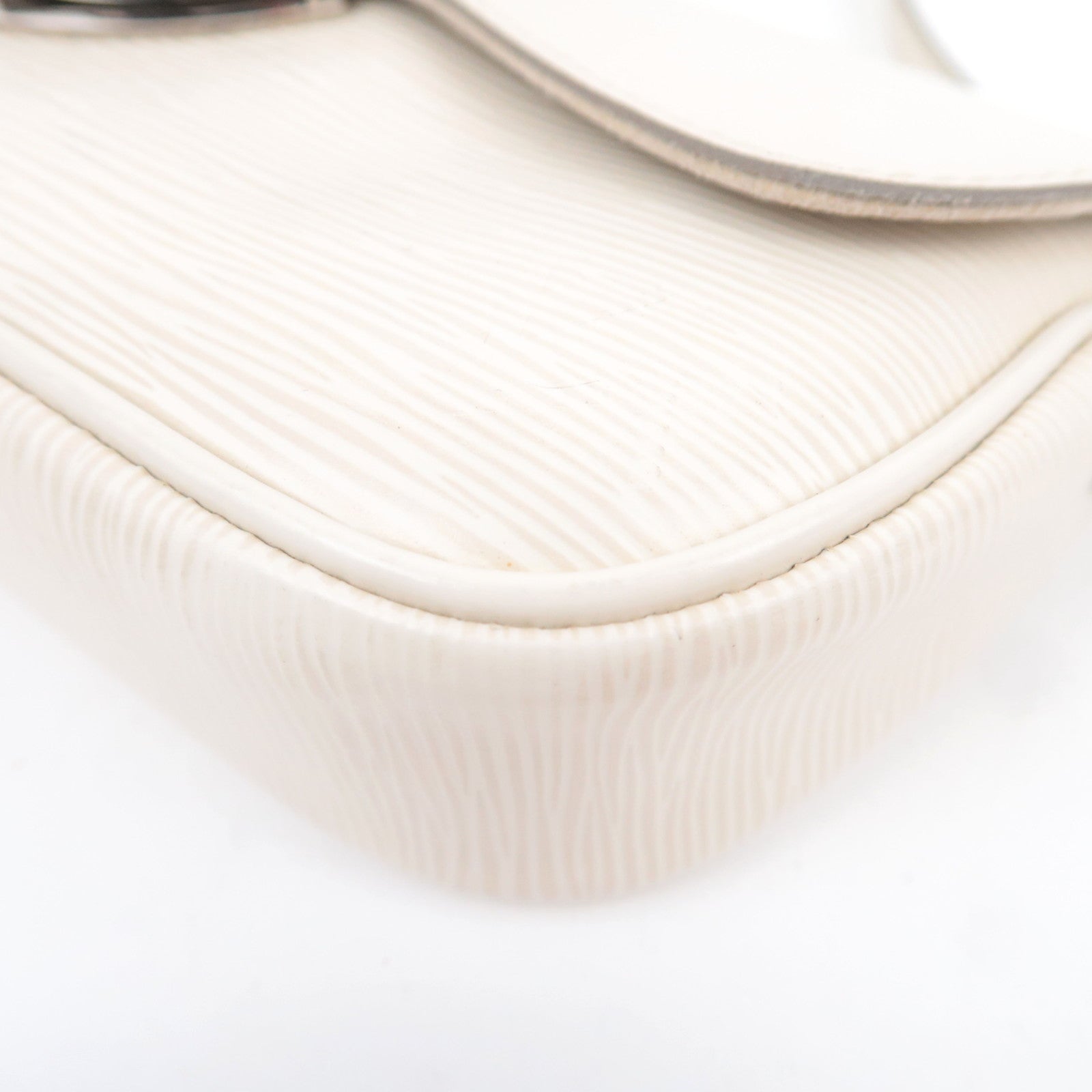 Louis Vuitton Epi Pochette Montaigne Ivoire M5929J