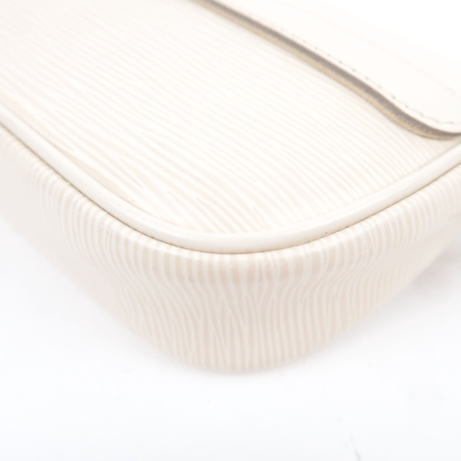 Louis Vuitton Epi Pochette Montaigne Ivoire M5929J